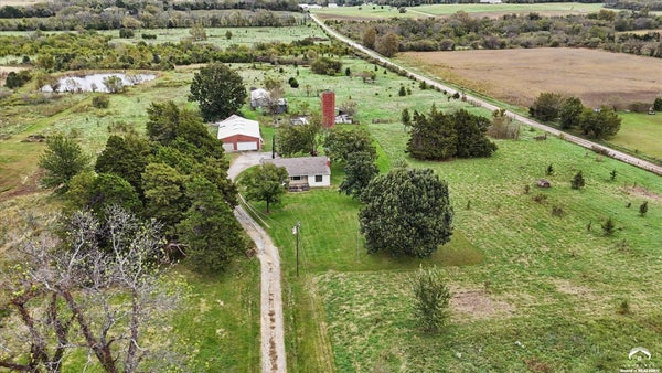 794 E 1650 RD, BALDWIN CITY, KS 66006 - Image f8a6a3c2311fdc76ca5e9400a9e761d4/2258795870