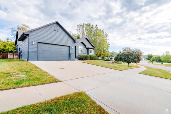 5124 BRAMBLEWOOD DR, MANHATTAN, KS 66503 - Image 24e8a04352a47df49d761d0800eeb044/2807339491