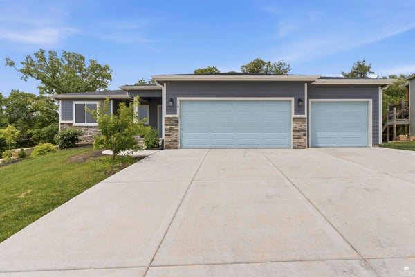 718 FOSSILRIDGE CIR, MANHATTAN, KS 66503 - Image 3680df9aa5a615e9c87db558331a1b5e/2275297220