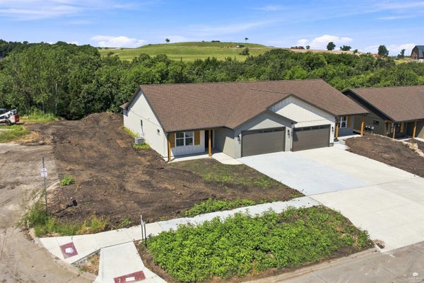 512 S WREATH AVE, MANHATTAN, KS 66503 - Image 53e8fcc7f71f6324d2d1bf6d8b7e88f6/1389291506