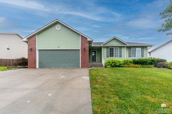 321 HIGHLAND RIDGE DR, MANHATTAN, KS 66503 - Image 8ff6b67d3e1e4f049e82f2e23da149b1/4232890067