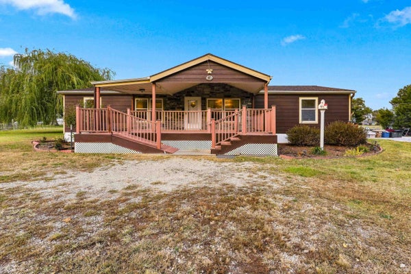 8965 WHEATLAND CIR, MANHATTAN, KS 66502 - Image a67bddb8d531ca12ec134d5167d8cbd5/166980322