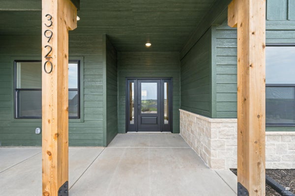 3920 TRAVERS CIR, MANHATTAN, KS 66503 - Image aeca8d331ab7b10689bff209b4d2aaba/2569418521