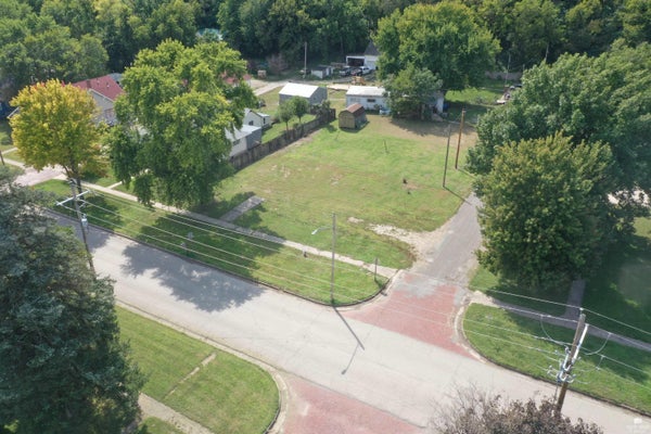 327 N MISSION ST, COUNCIL GROVE, KS 66846 - Image f8f6ecdebdc25f650e6fb579a2cbd3a4/3067697163