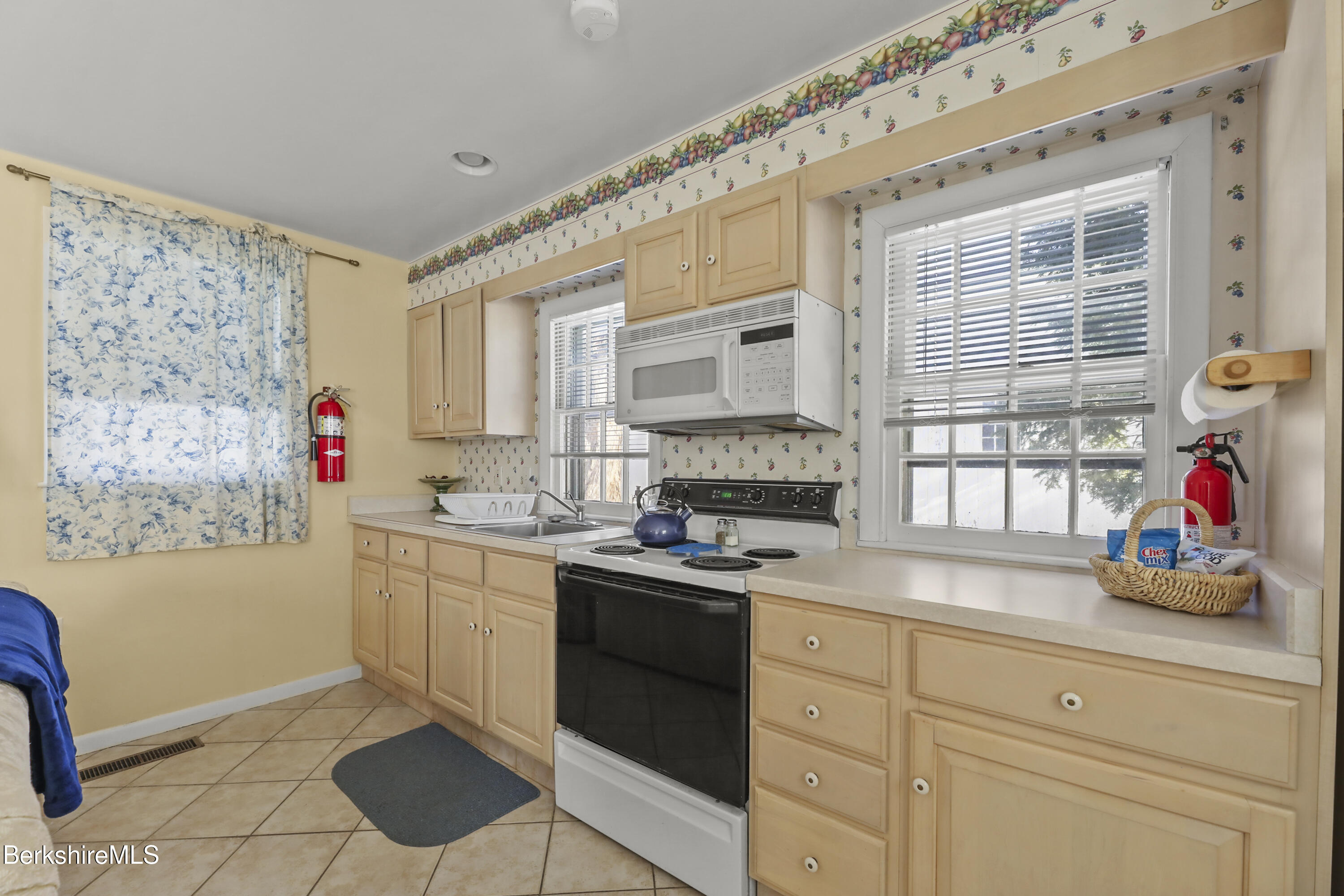 802 State Rd, Richmond, Massachusetts image 32