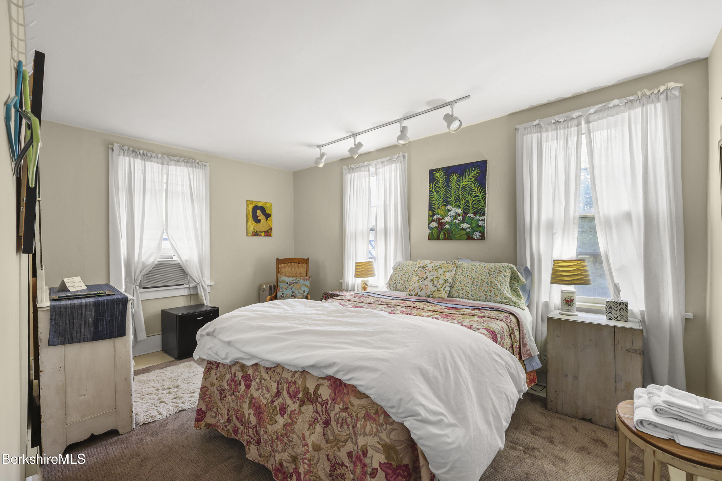 Lenox, Massachusetts 01240, United States, 4 Bedrooms Bedrooms, ,2 BathroomsBathrooms,Residential,Active,228994