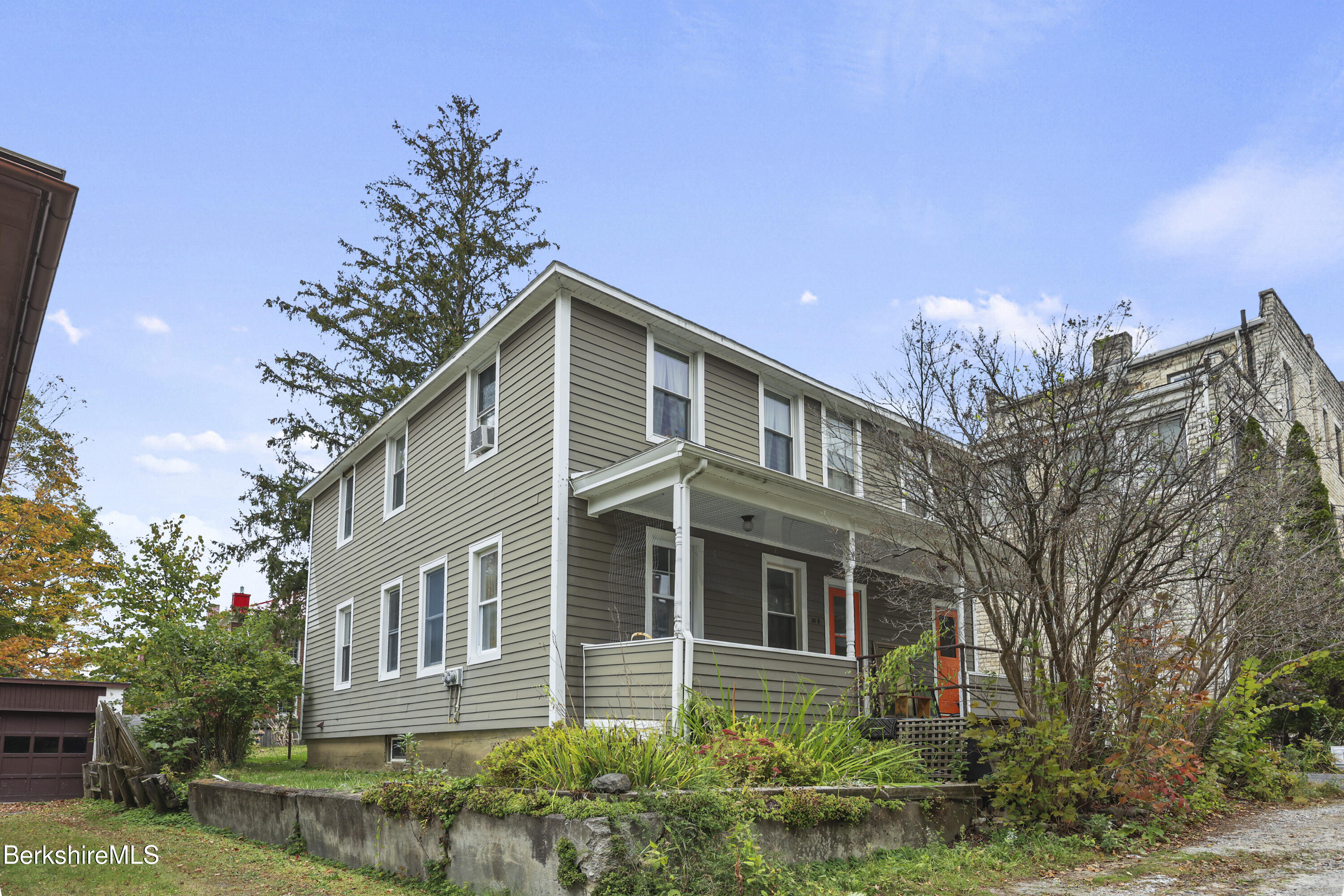 Lenox, Massachusetts 01240, United States, 4 Bedrooms Bedrooms, ,2 BathroomsBathrooms,Residential,Active,228994