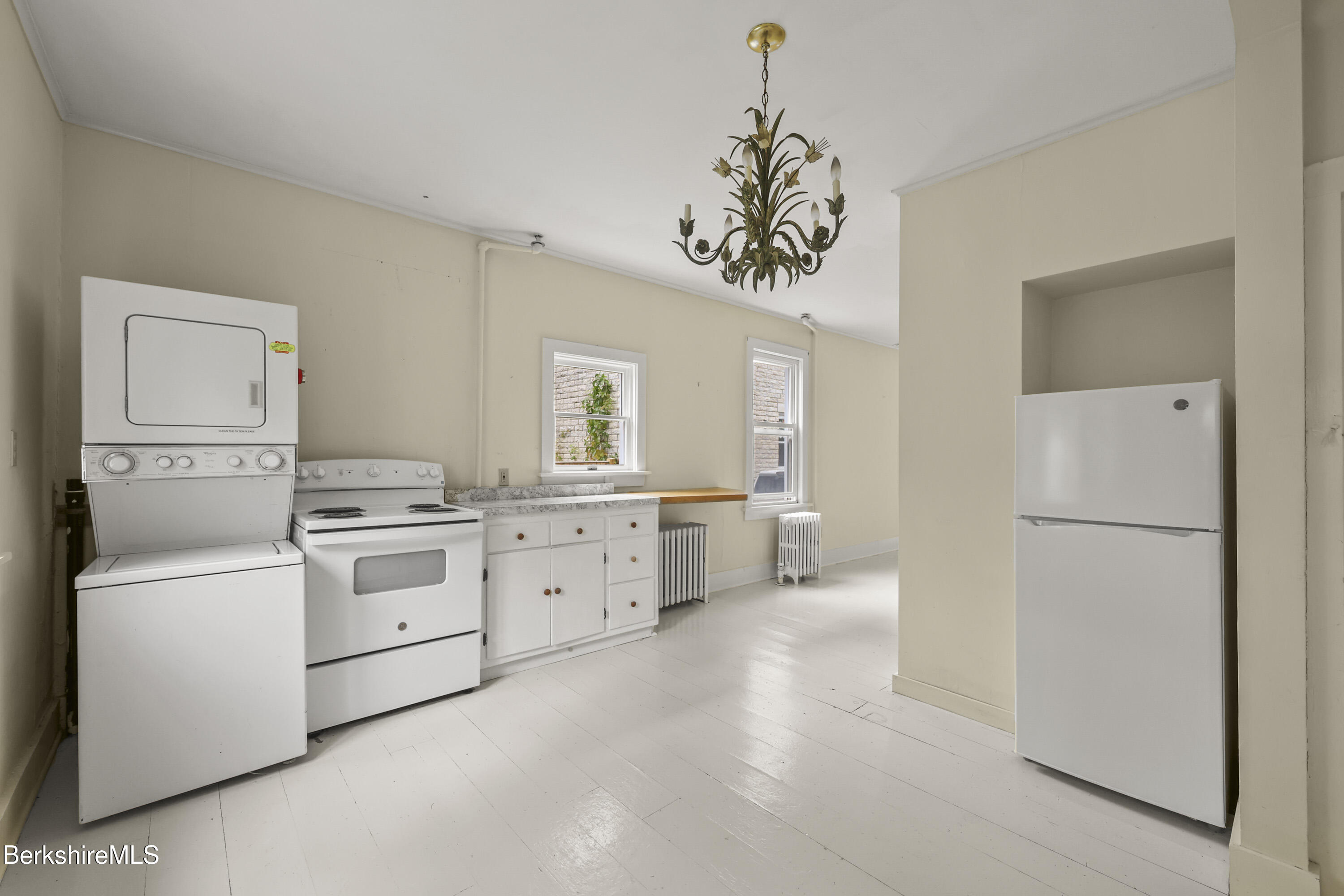 Lenox, Massachusetts 01240, United States, 4 Bedrooms Bedrooms, ,2 BathroomsBathrooms,Residential,Active,228994