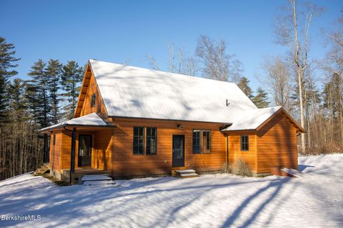 Homes For Sale - 1427 Hewins St<br/> Sheffield, MA 01257