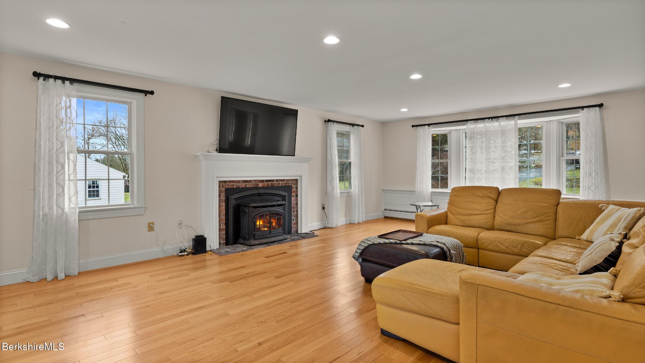 11 Prospect St, Great Barrington, Massachusetts image 9