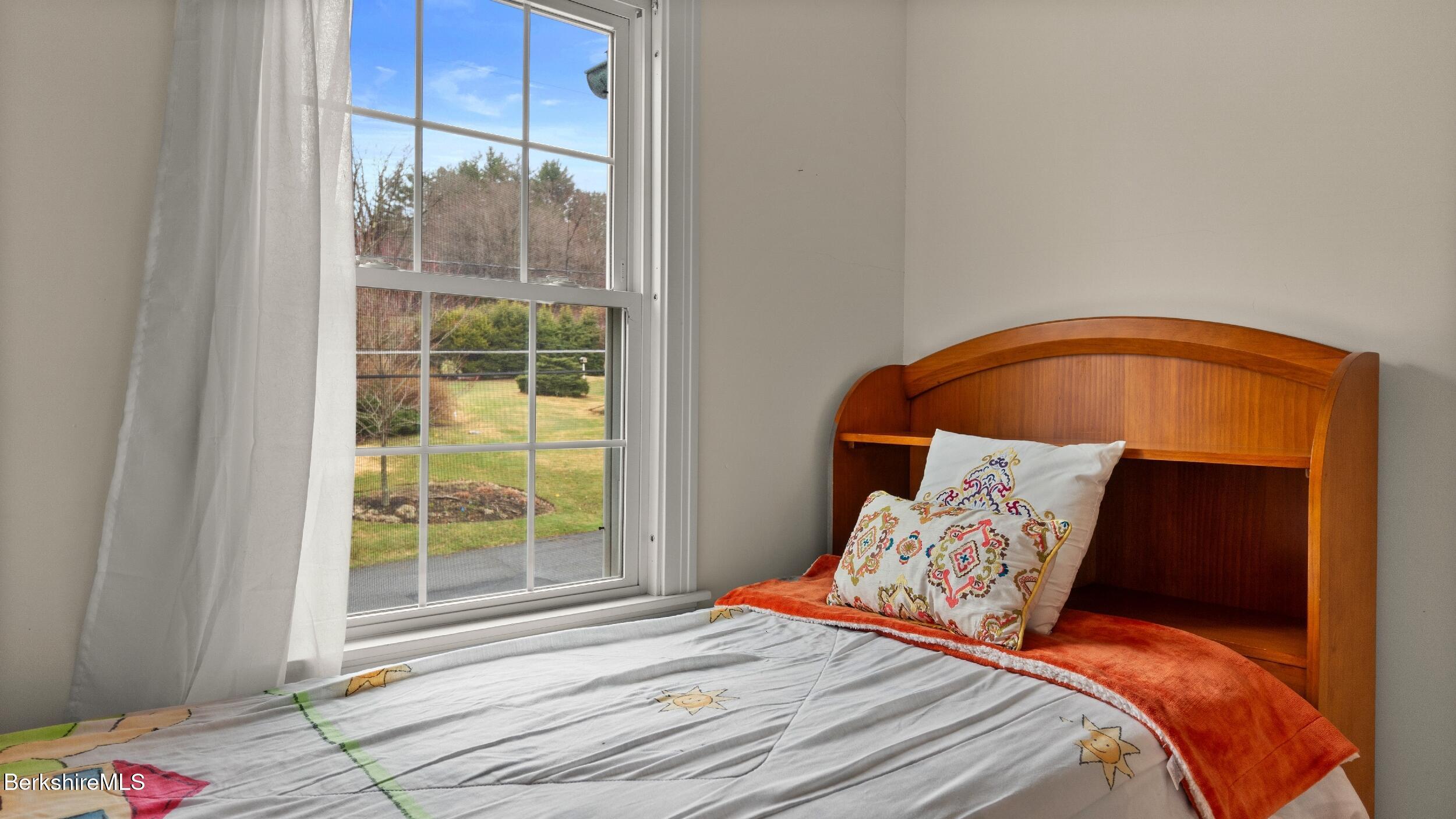 11 Prospect St, Great Barrington, Massachusetts image 26