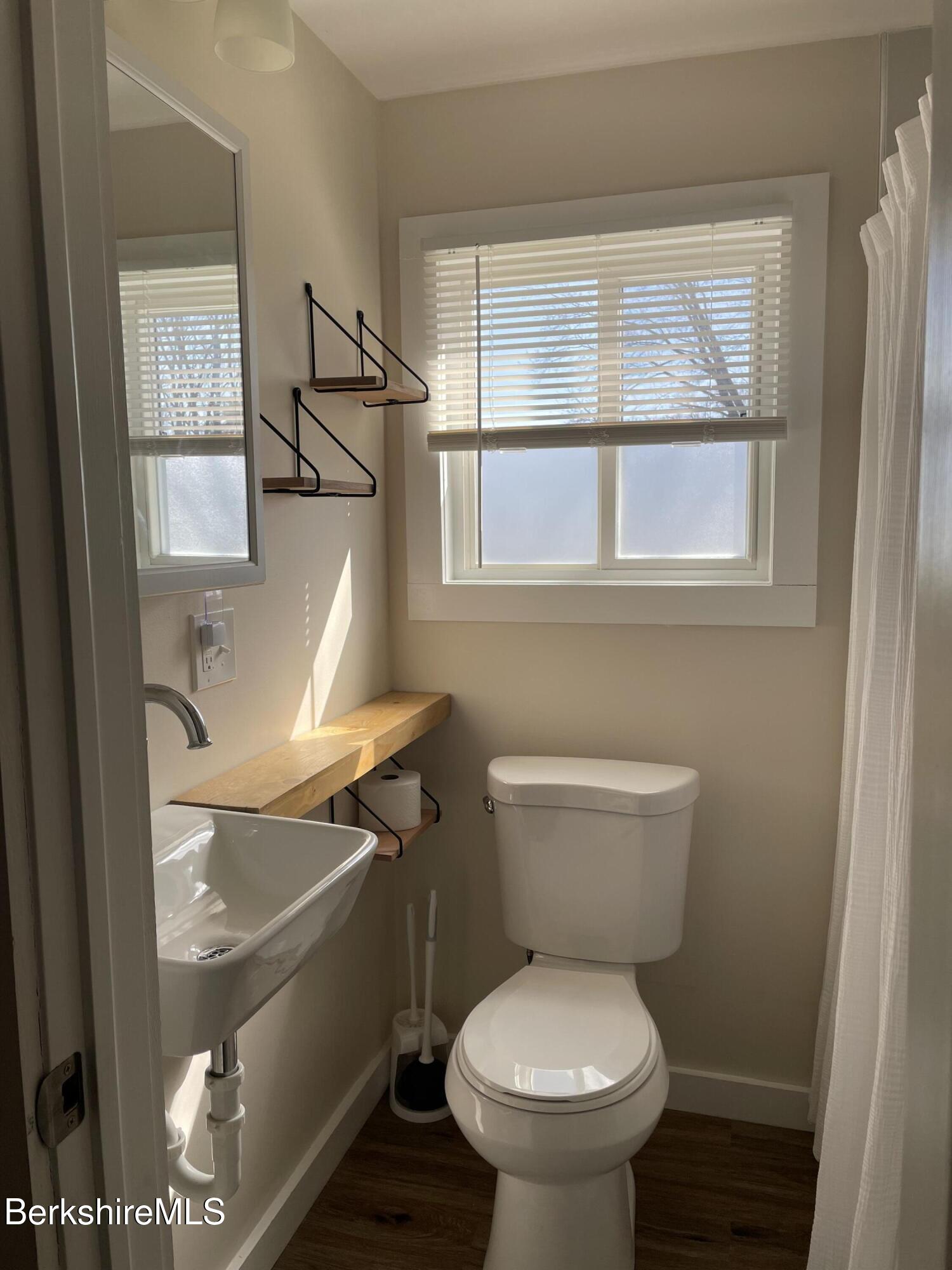 19 Bridge St, Lanesborough, Massachusetts image 14
