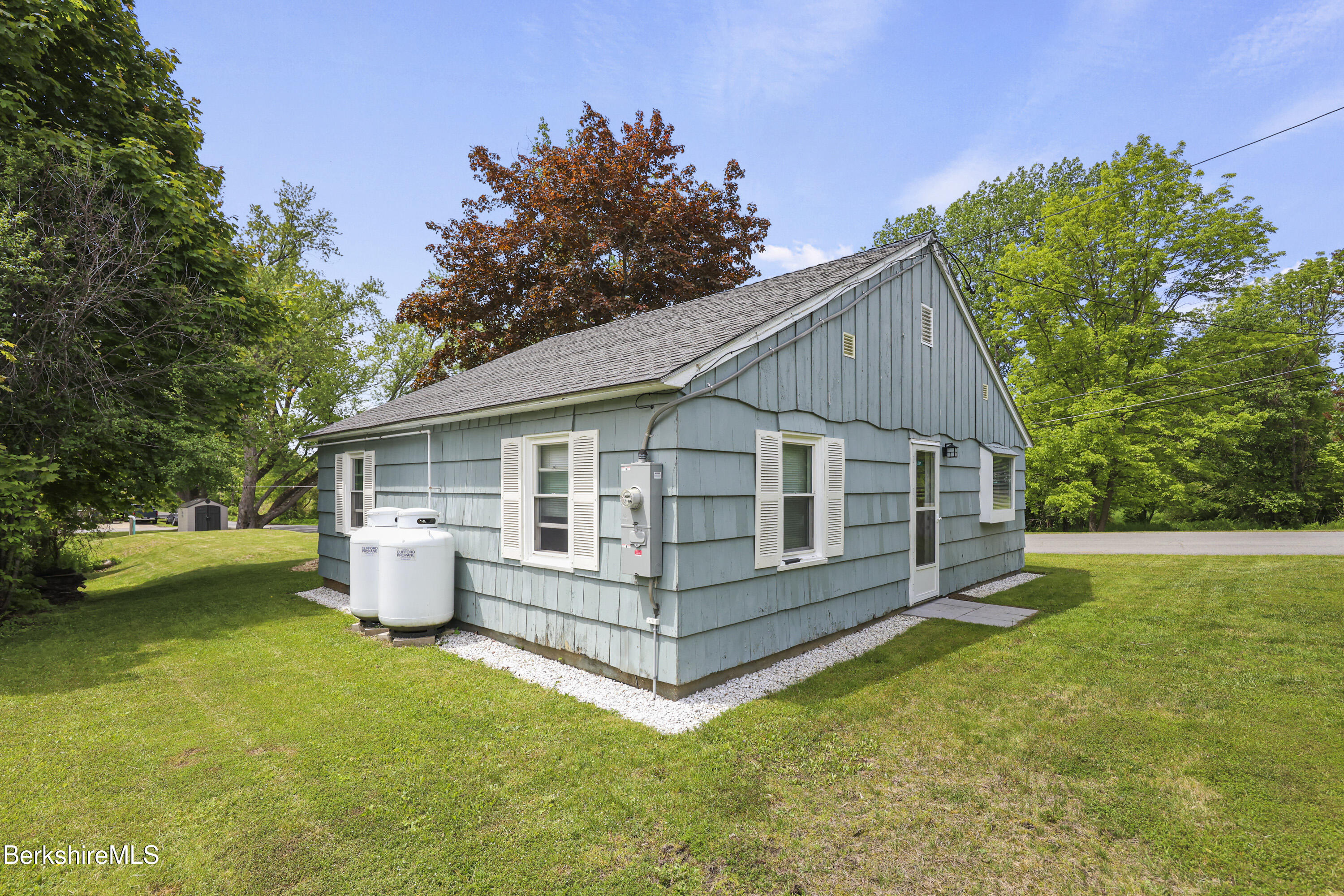 19 Bridge St, Lanesborough, Massachusetts image 3