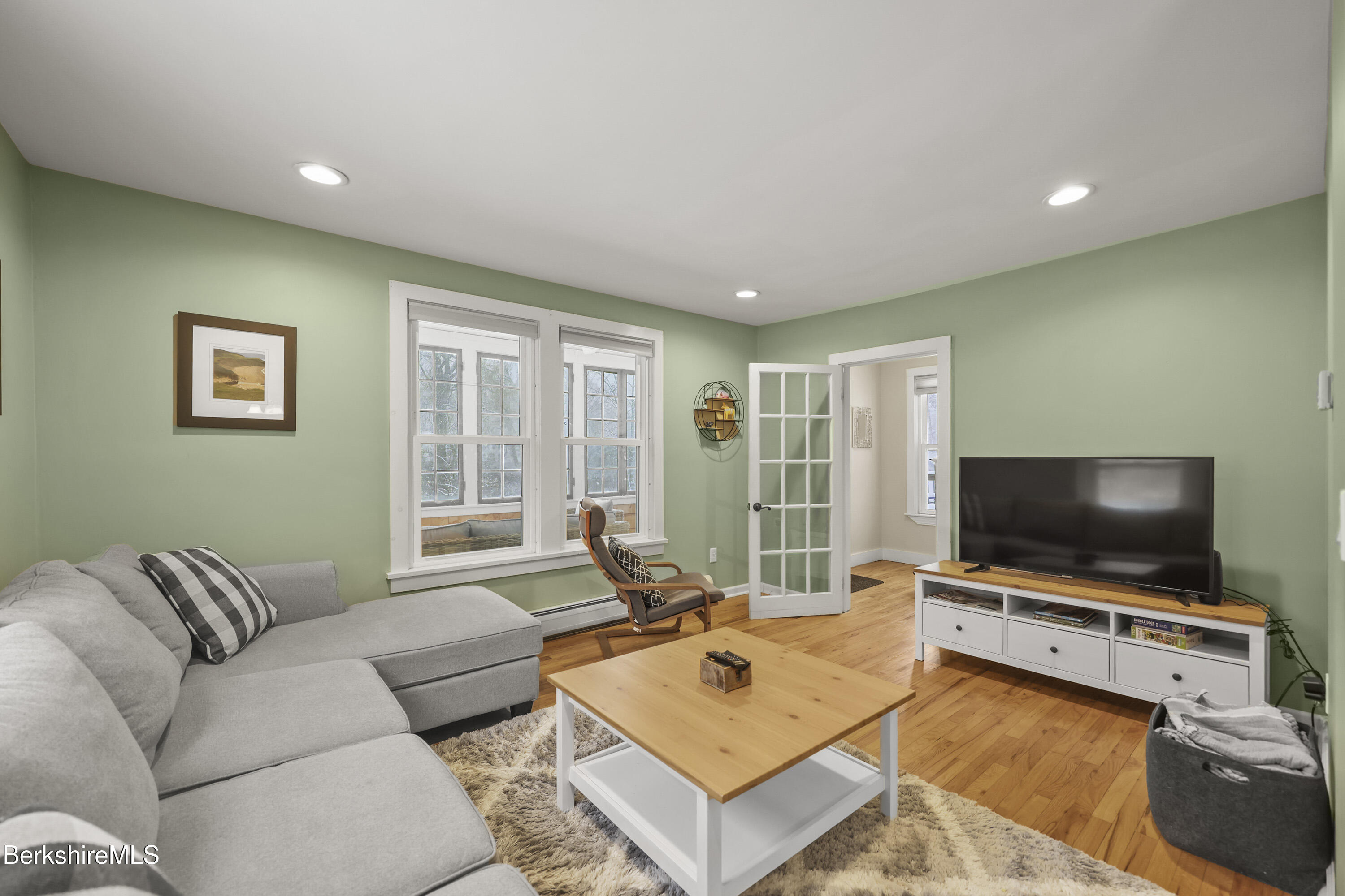 Lenox, Massachusetts 01240, United States, 3 Bedrooms Bedrooms, ,2 BathroomsBathrooms,Residential,Active,242691