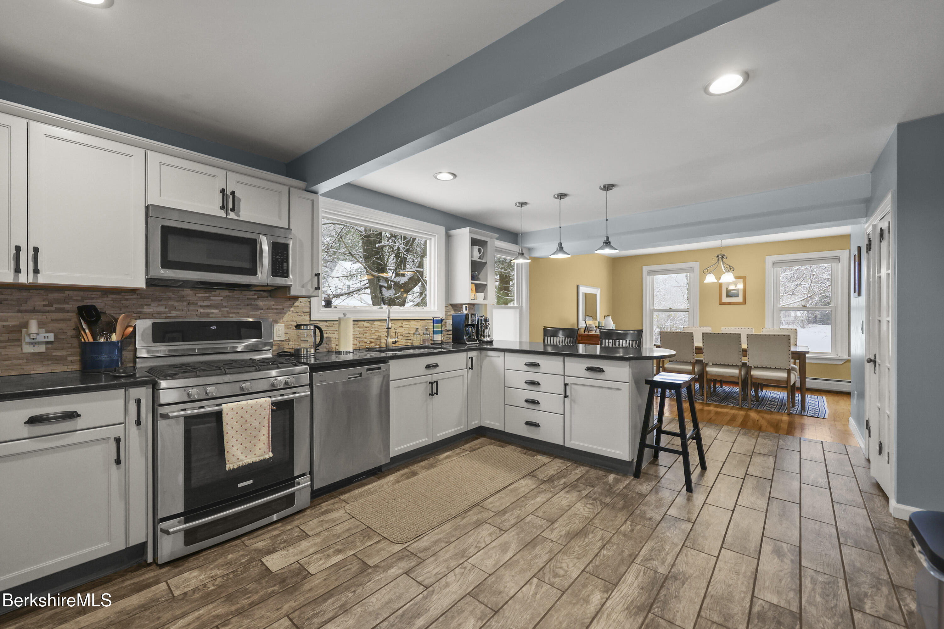 Lenox, Massachusetts 01240, United States, 3 Bedrooms Bedrooms, ,2 BathroomsBathrooms,Residential,Active,242691