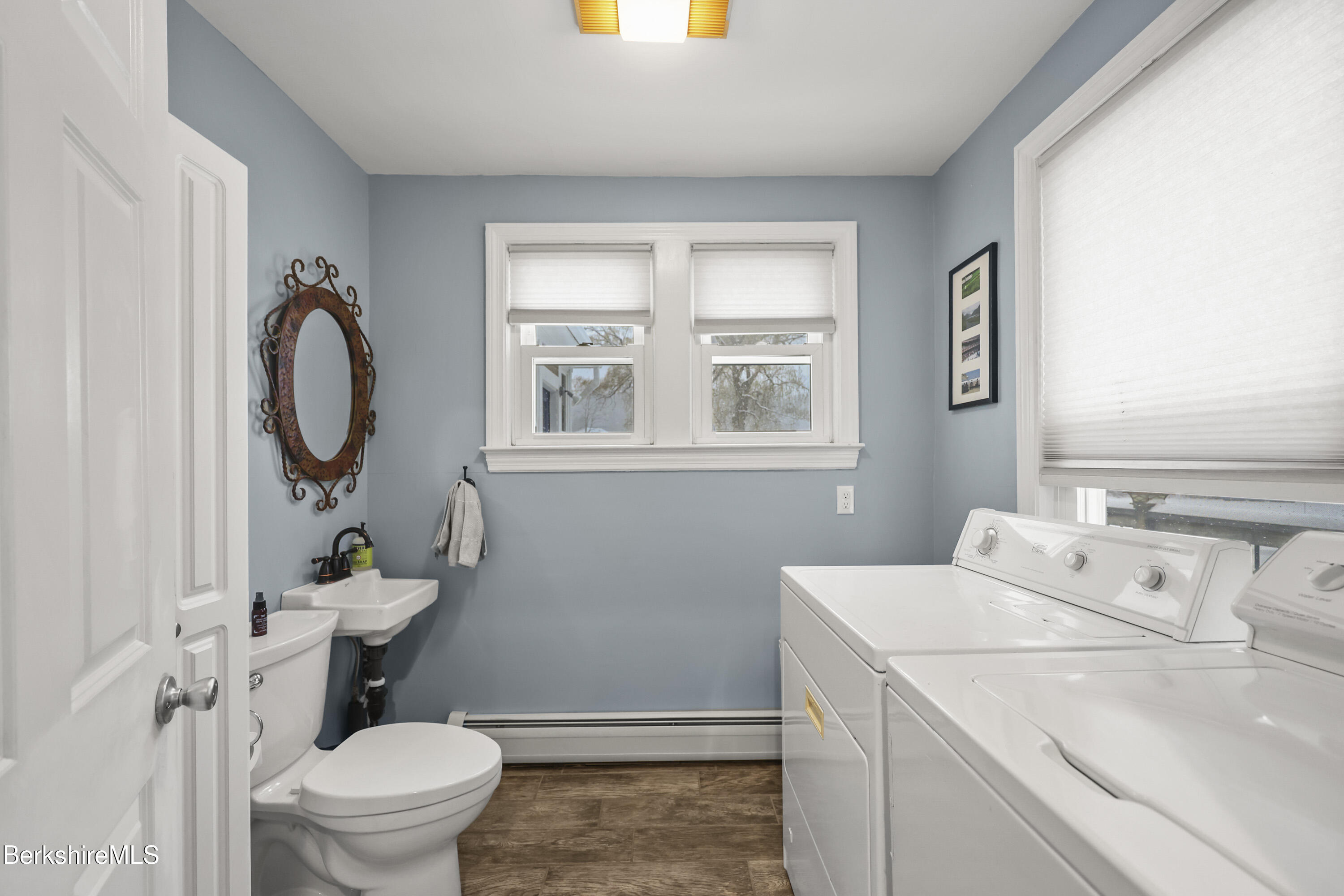 Lenox, Massachusetts 01240, United States, 3 Bedrooms Bedrooms, ,2 BathroomsBathrooms,Residential,Active,242691