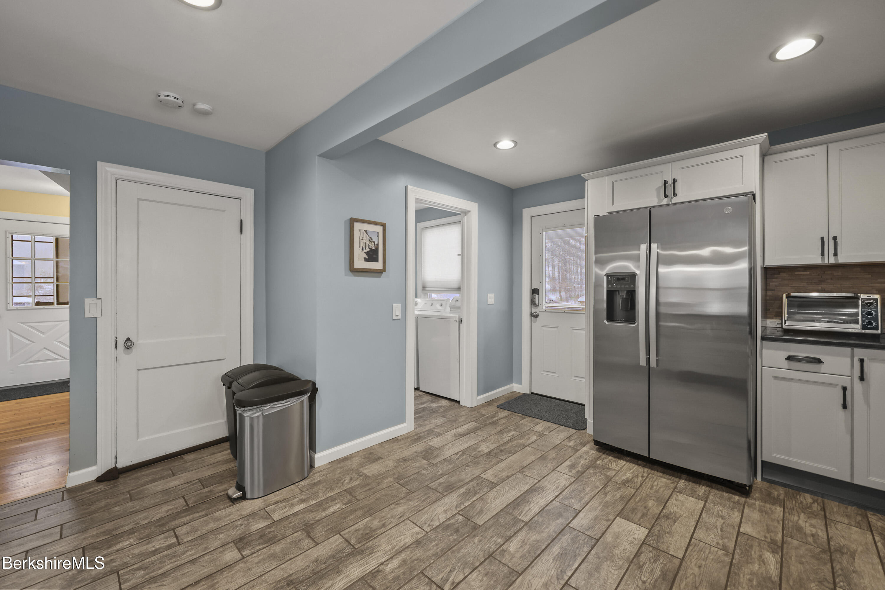 Lenox, Massachusetts 01240, United States, 3 Bedrooms Bedrooms, ,2 BathroomsBathrooms,Residential,Active,242691