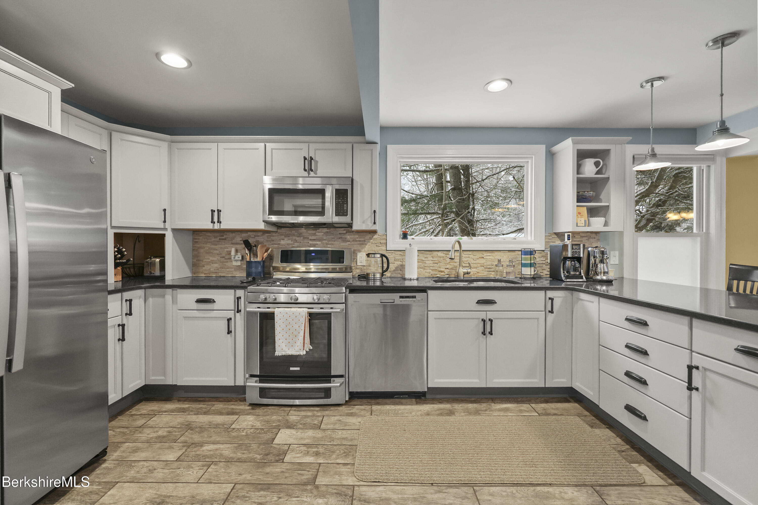 Lenox, Massachusetts 01240, United States, 3 Bedrooms Bedrooms, ,2 BathroomsBathrooms,Residential,Active,242691