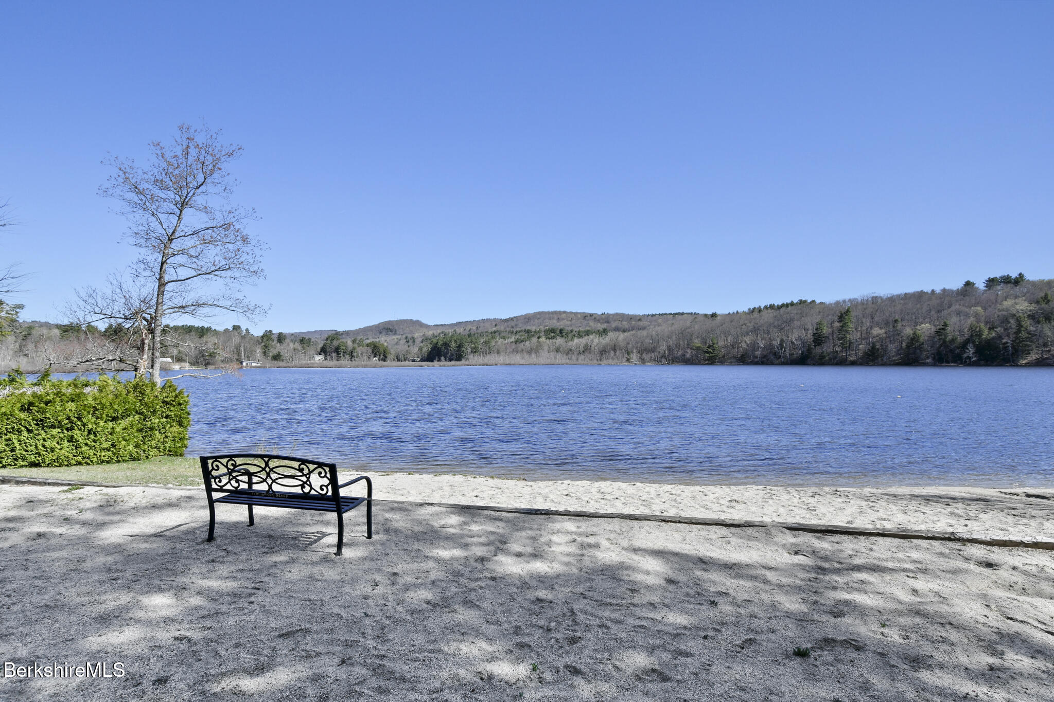 27 Shore Rd, Becket, Massachusetts image 10