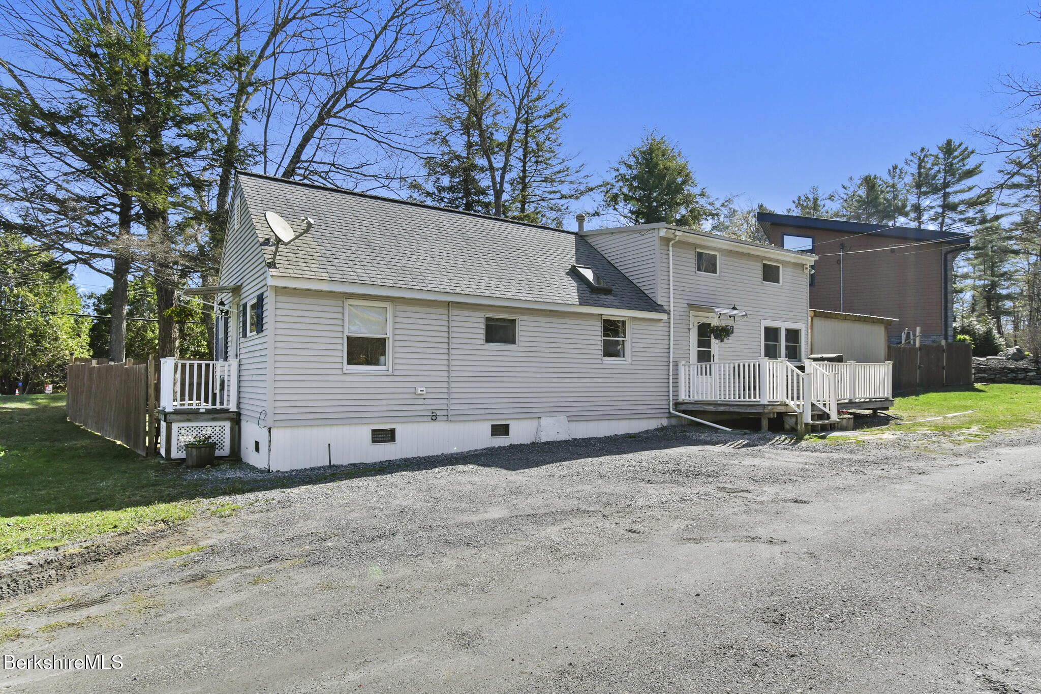 27 Shore Rd, Becket, Massachusetts image 7