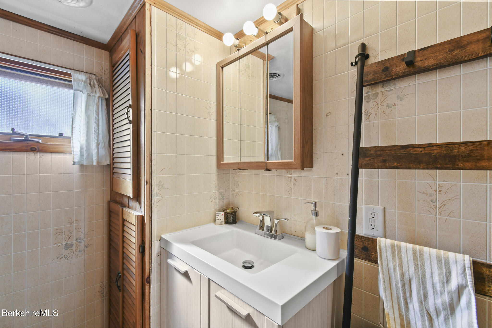 27 Shore Rd, Becket, Massachusetts image 22