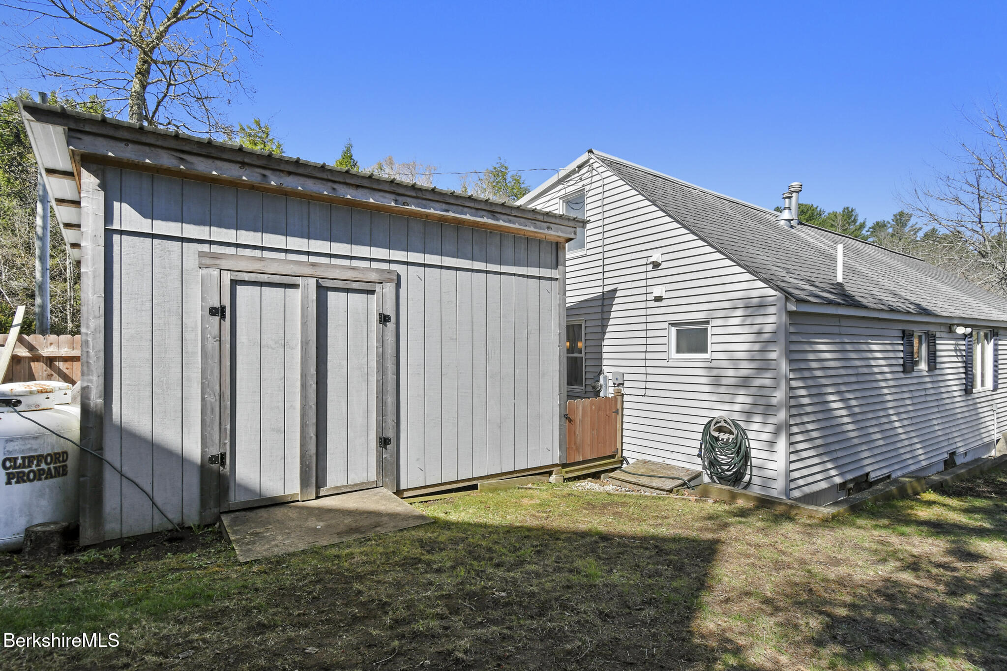 27 Shore Rd, Becket, Massachusetts image 8