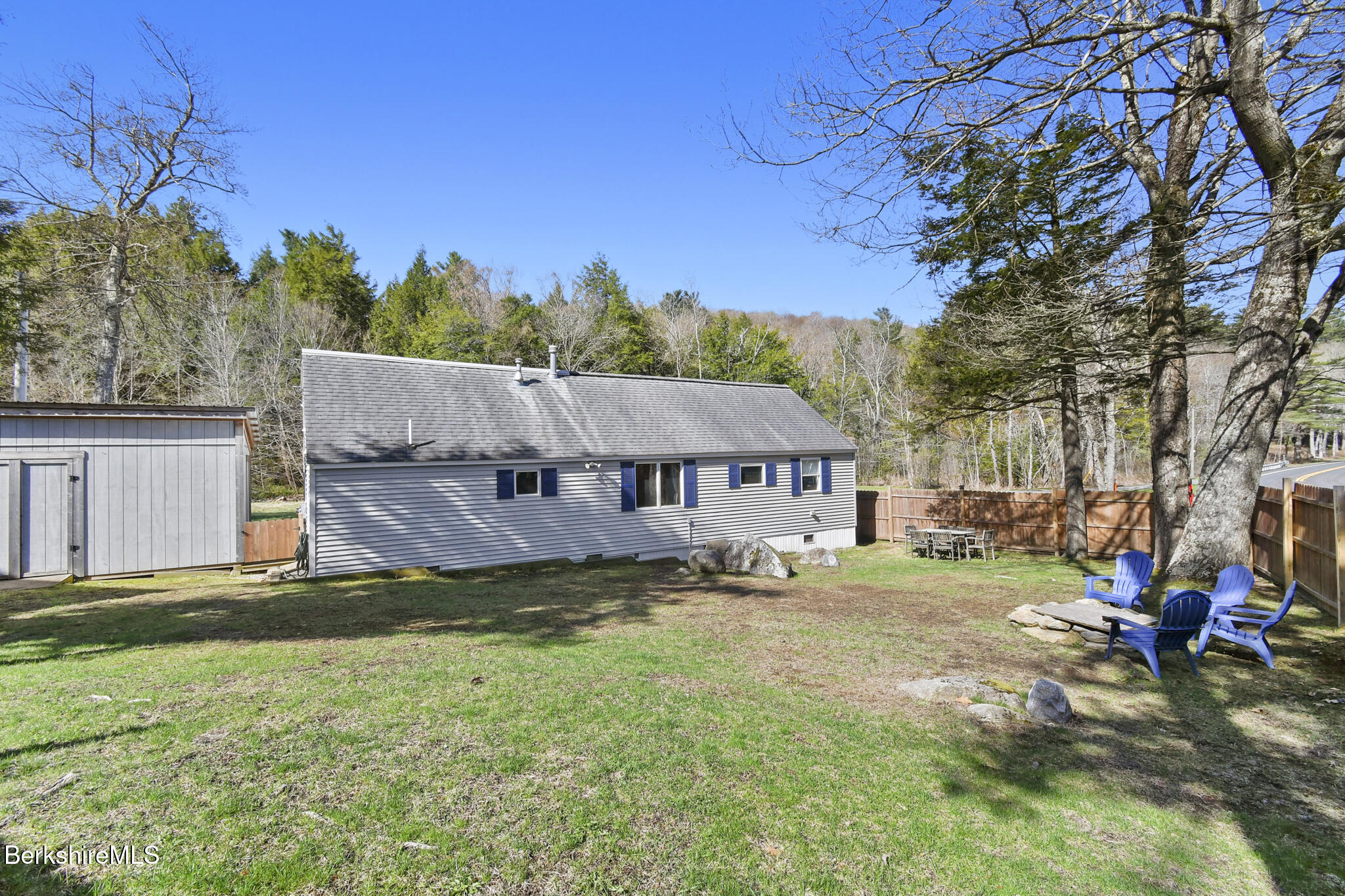 27 Shore Rd, Becket, Massachusetts image 4
