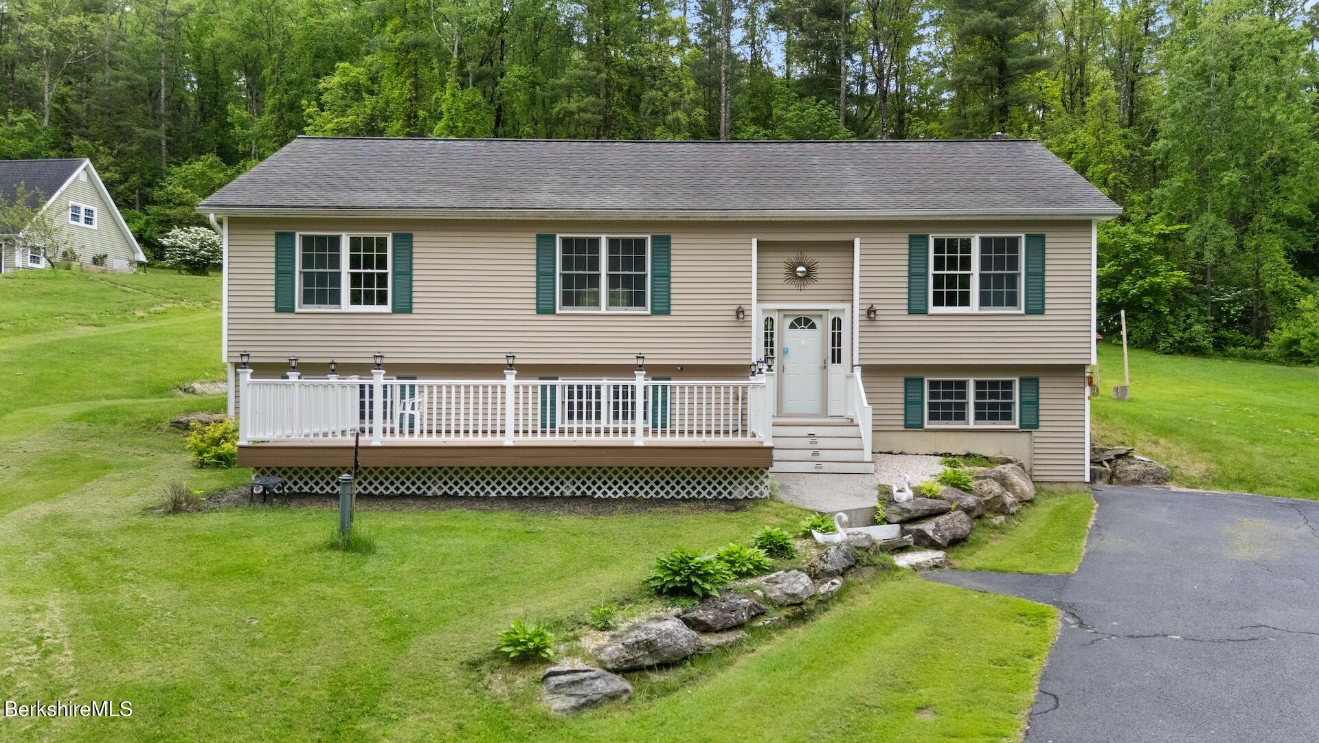 970 Cape St, Lee, Massachusetts image 2