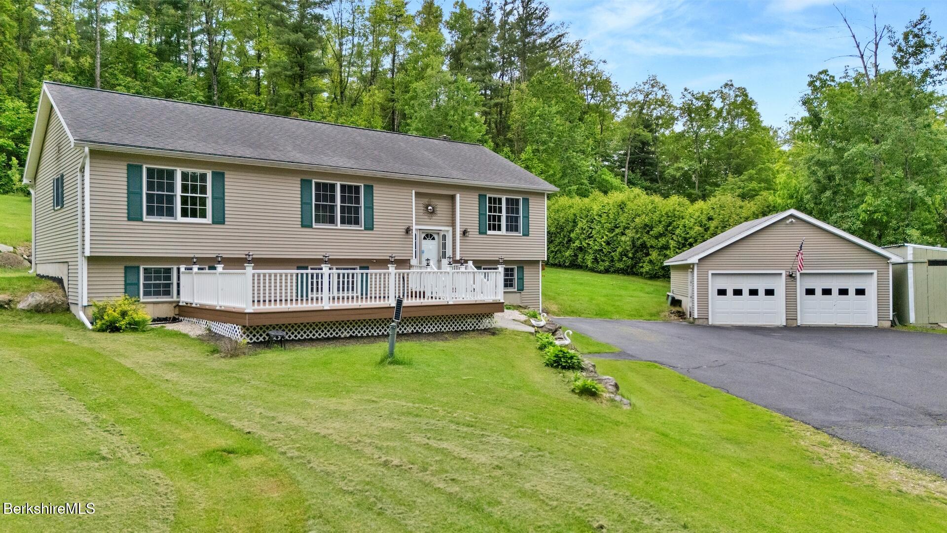 970 Cape St, Lee, Massachusetts image 5