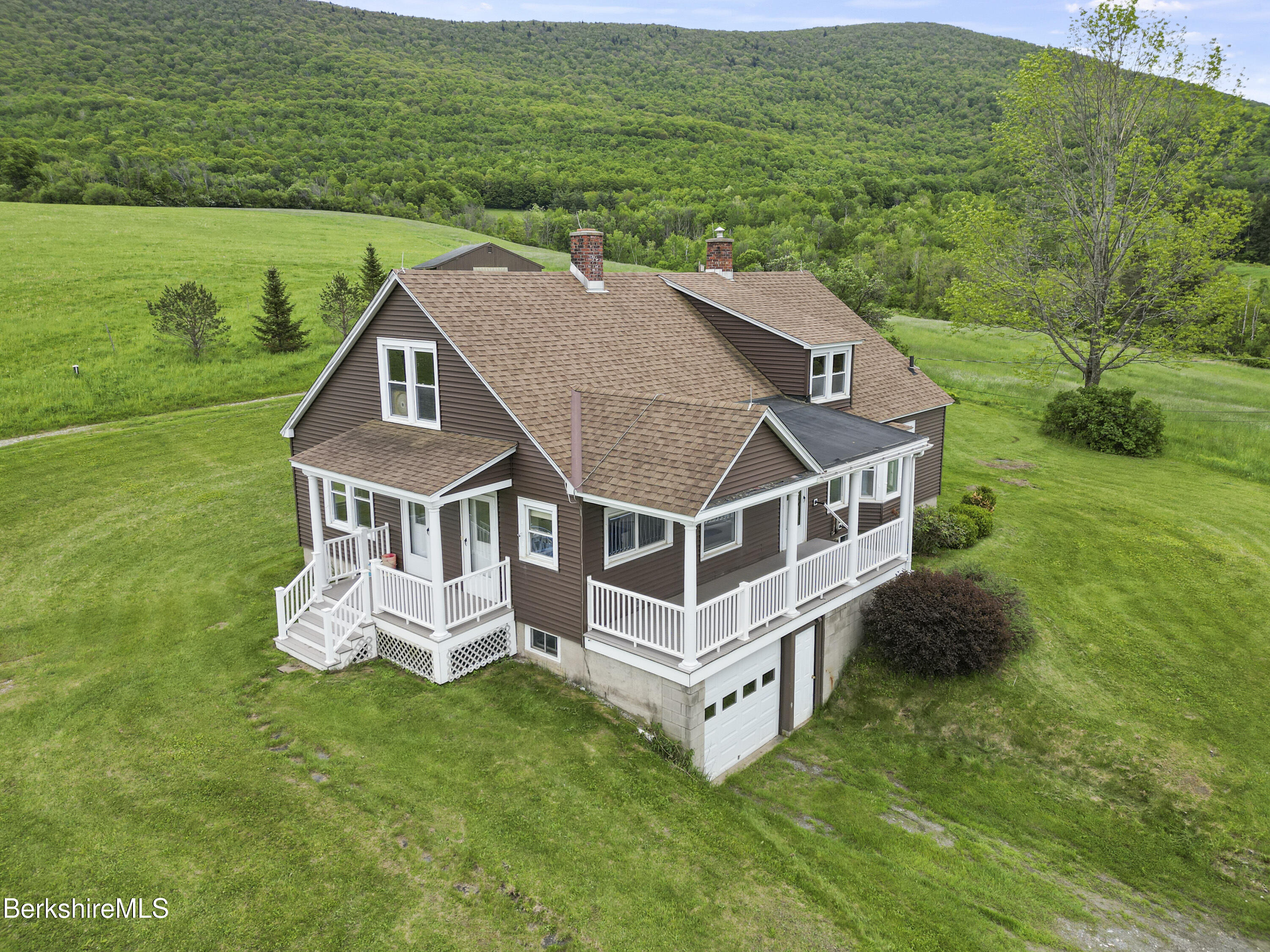 860 Stratton Rd, Williamstown, Massachusetts image 2