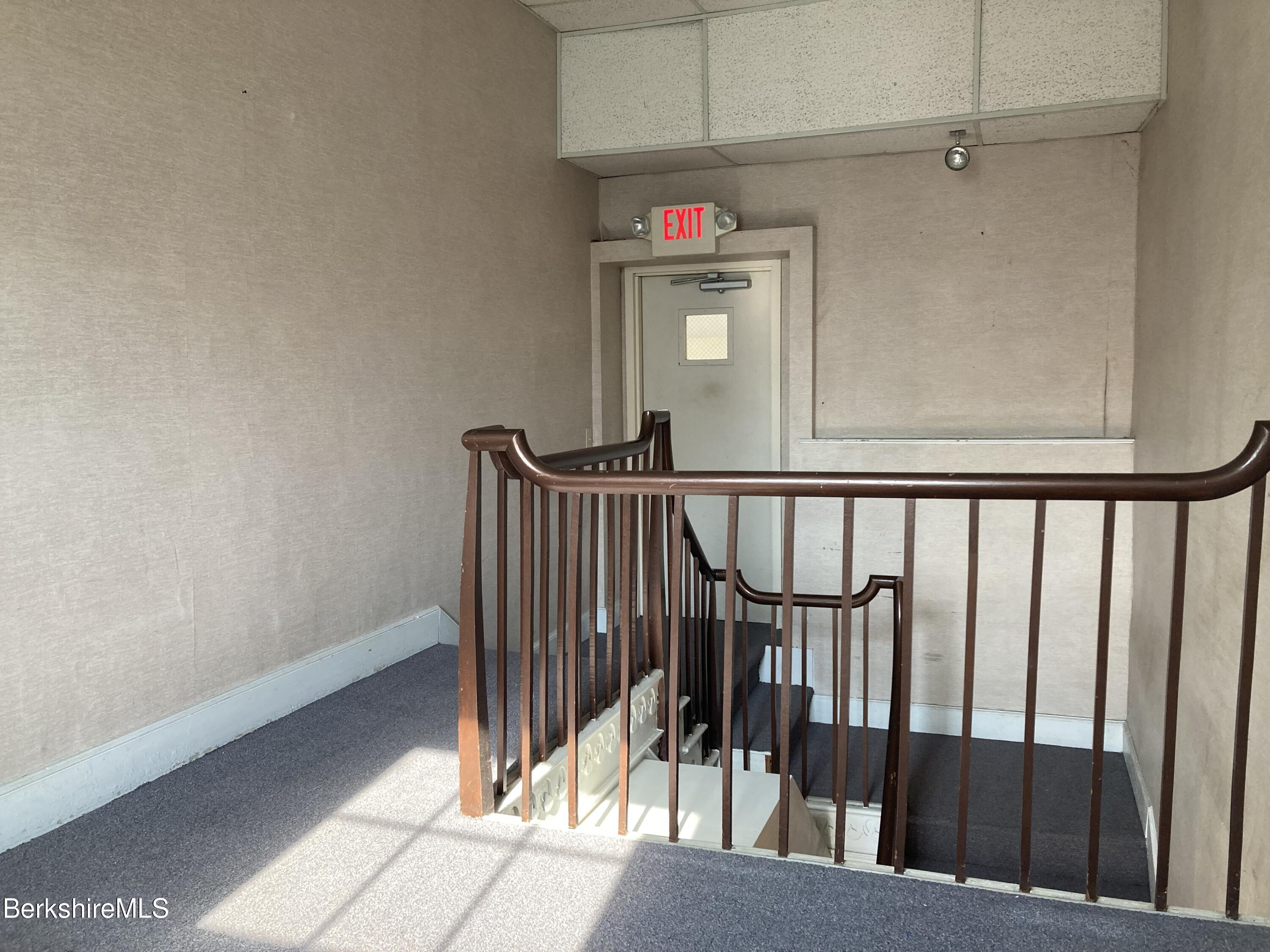 Pittsfield, Massachusetts 01201, United States, ,1 BathroomBathrooms,Commercial,Active,72201