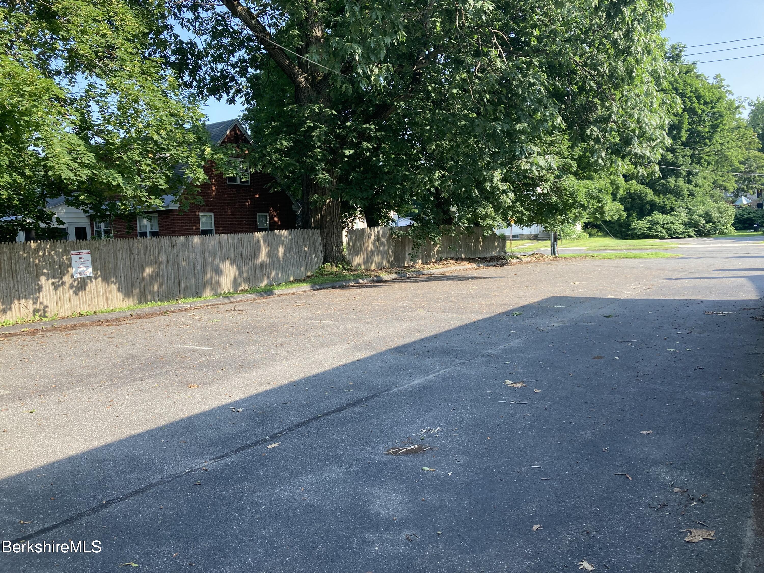 Pittsfield, Massachusetts 01201, United States, ,1 BathroomBathrooms,Commercial,Active,72201