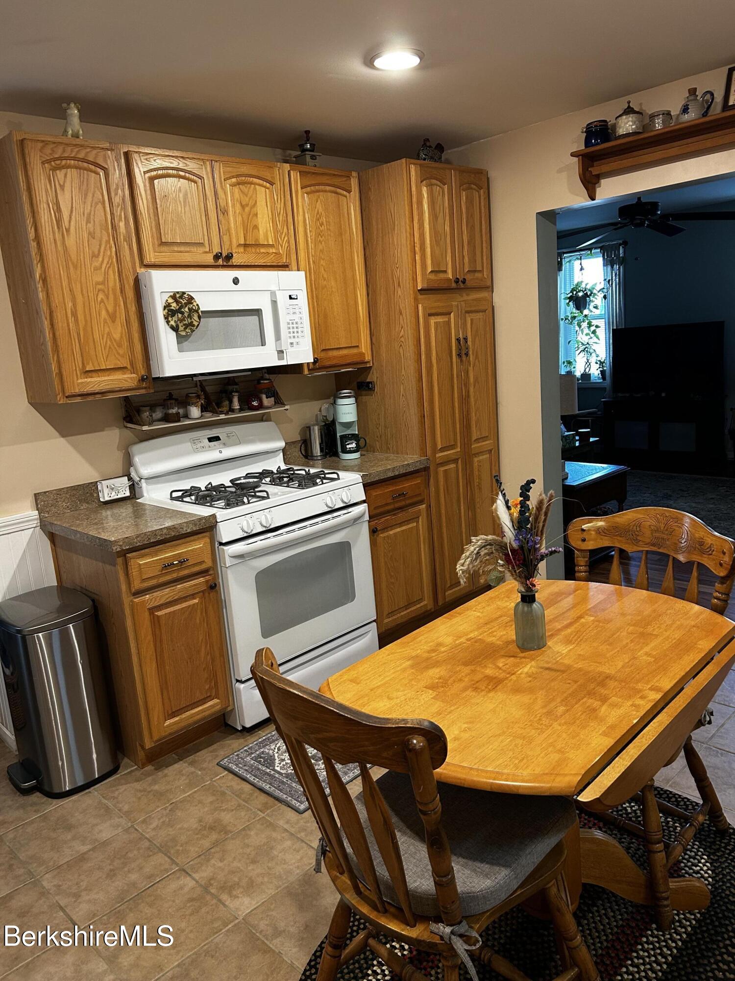 172 Columbia St, Adams, Massachusetts image 6