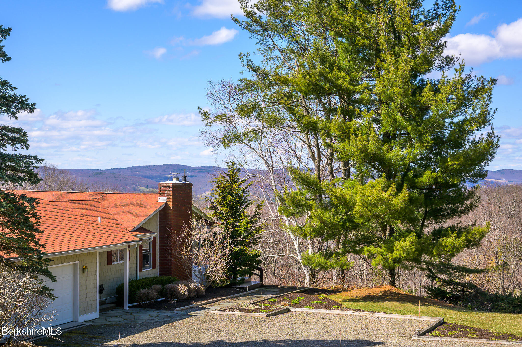 523 Breezy Hill Rd, Hillsdale, New York image 1
