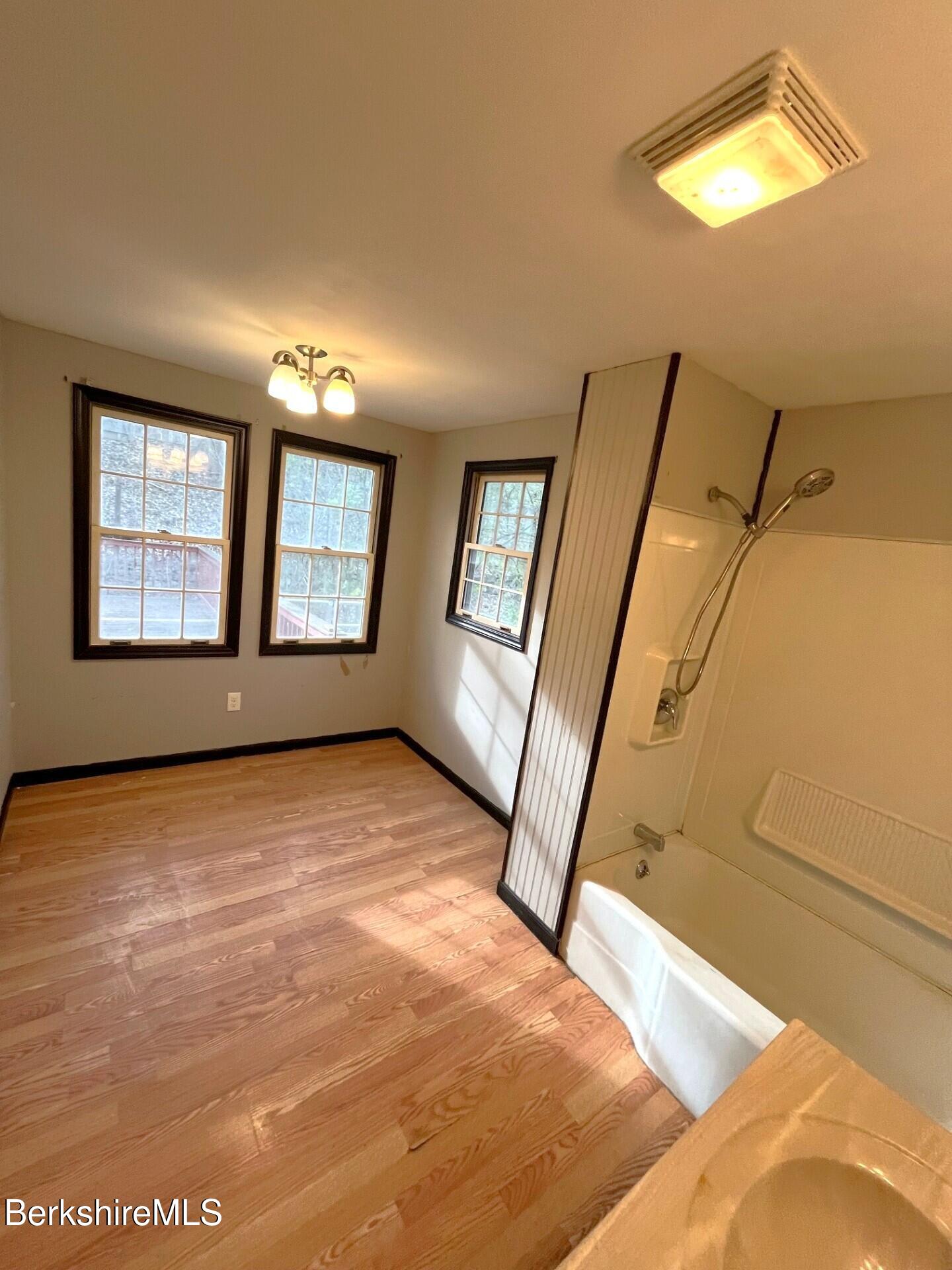 33 Brooklyn St, North Adams, Massachusetts image 11