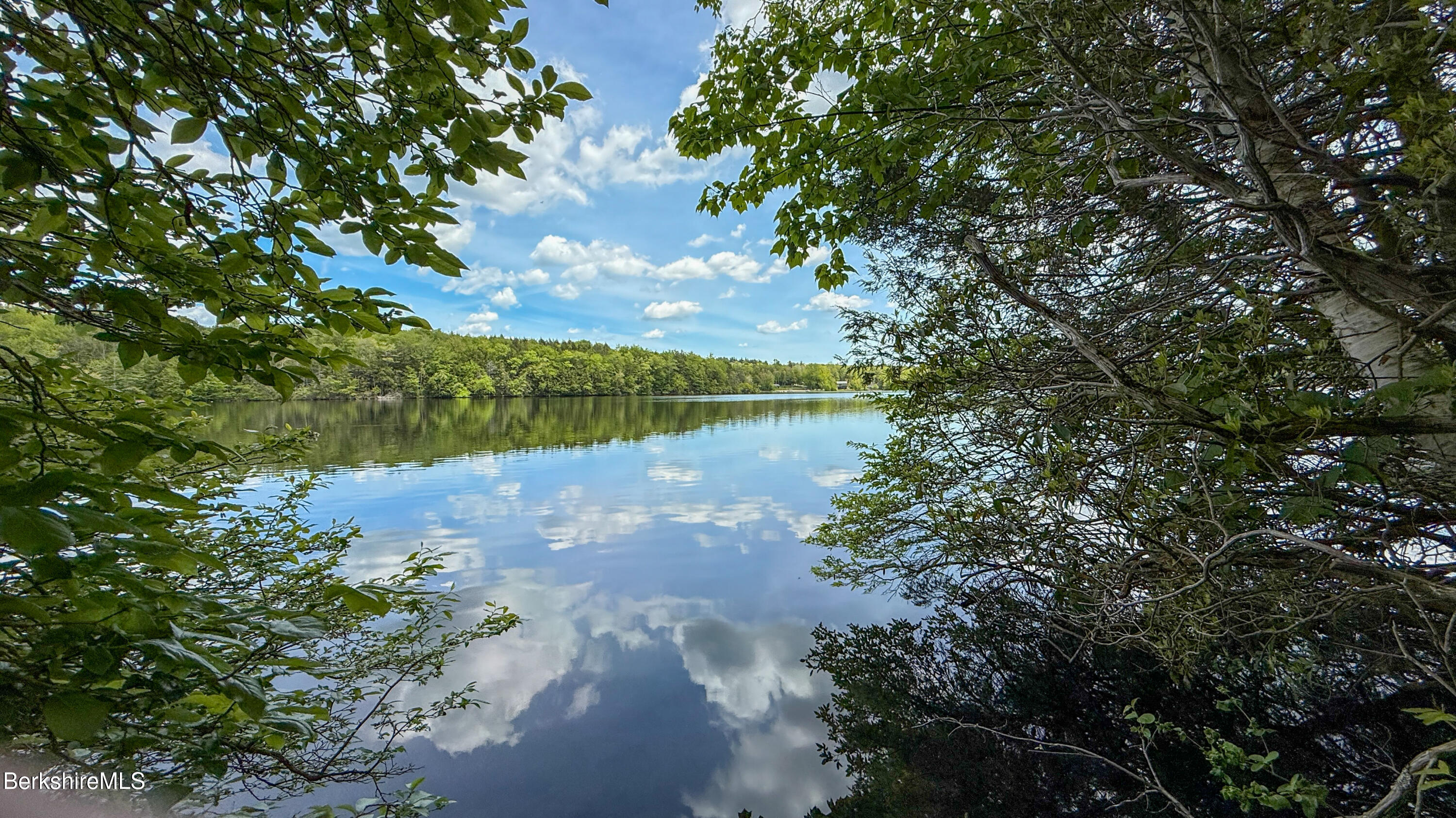 18 Osceola Dr, Becket, Massachusetts image 1