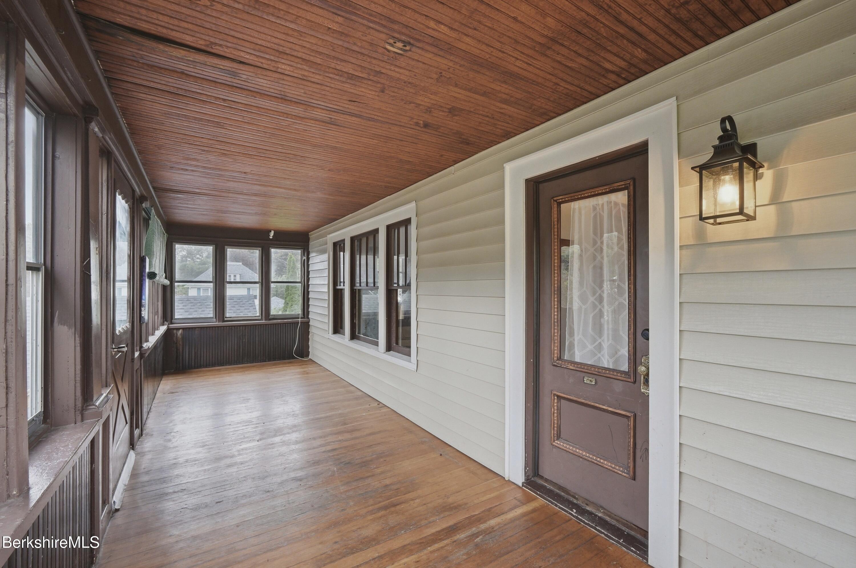 4 Harding Ave