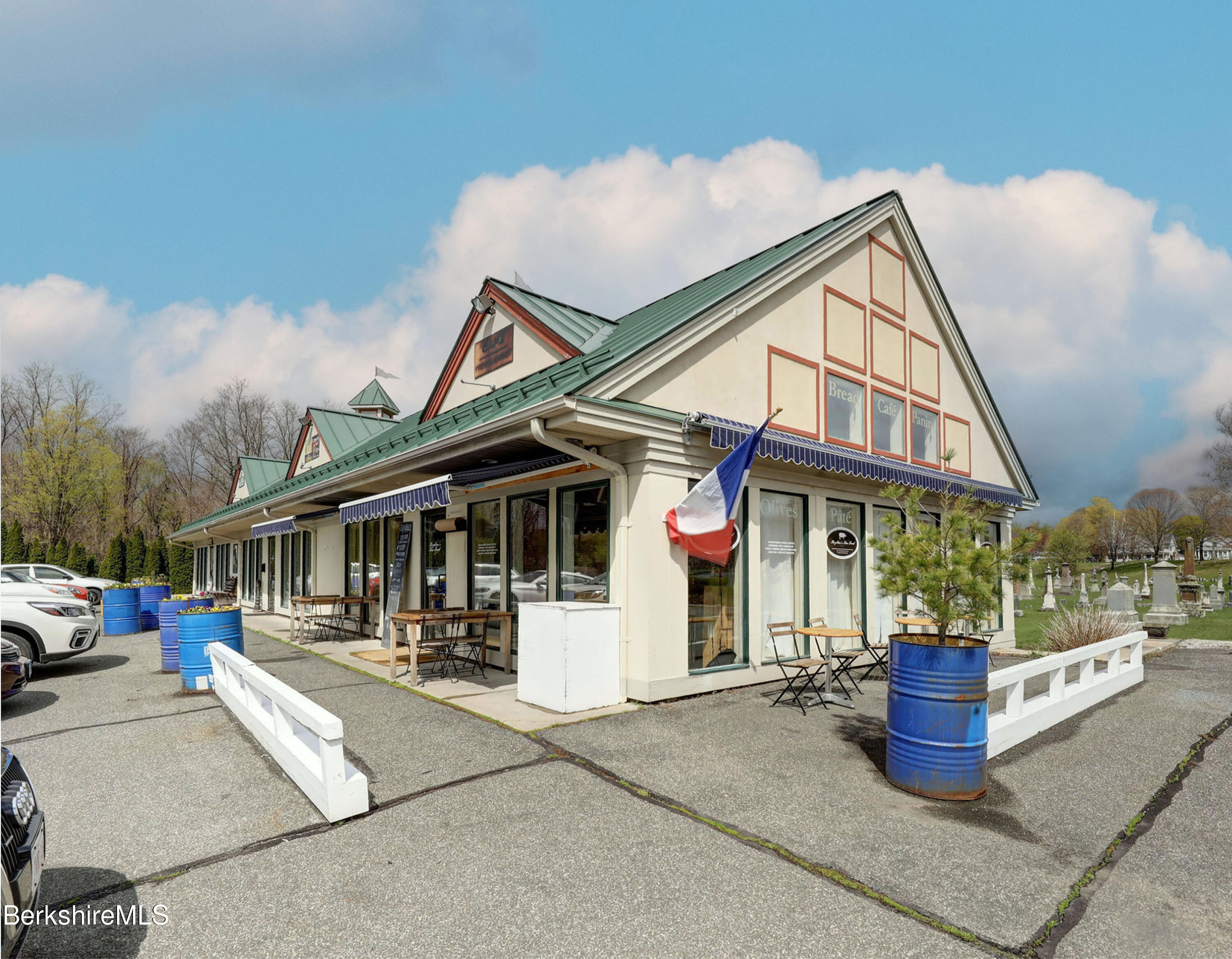 Great Barrington, Massachusetts 01230, United States, ,Commercial,Active,73015
