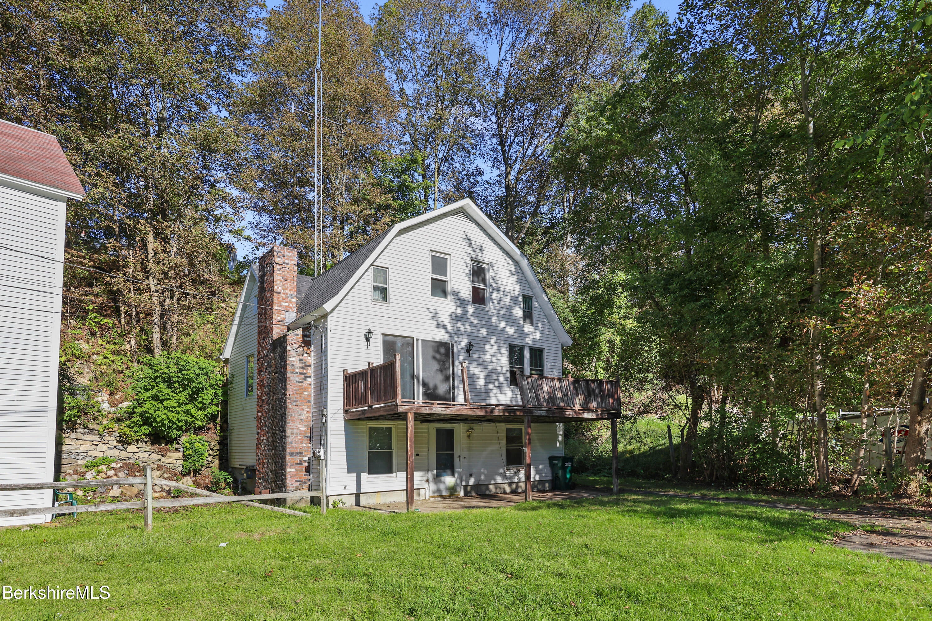 8 Lower Linden St