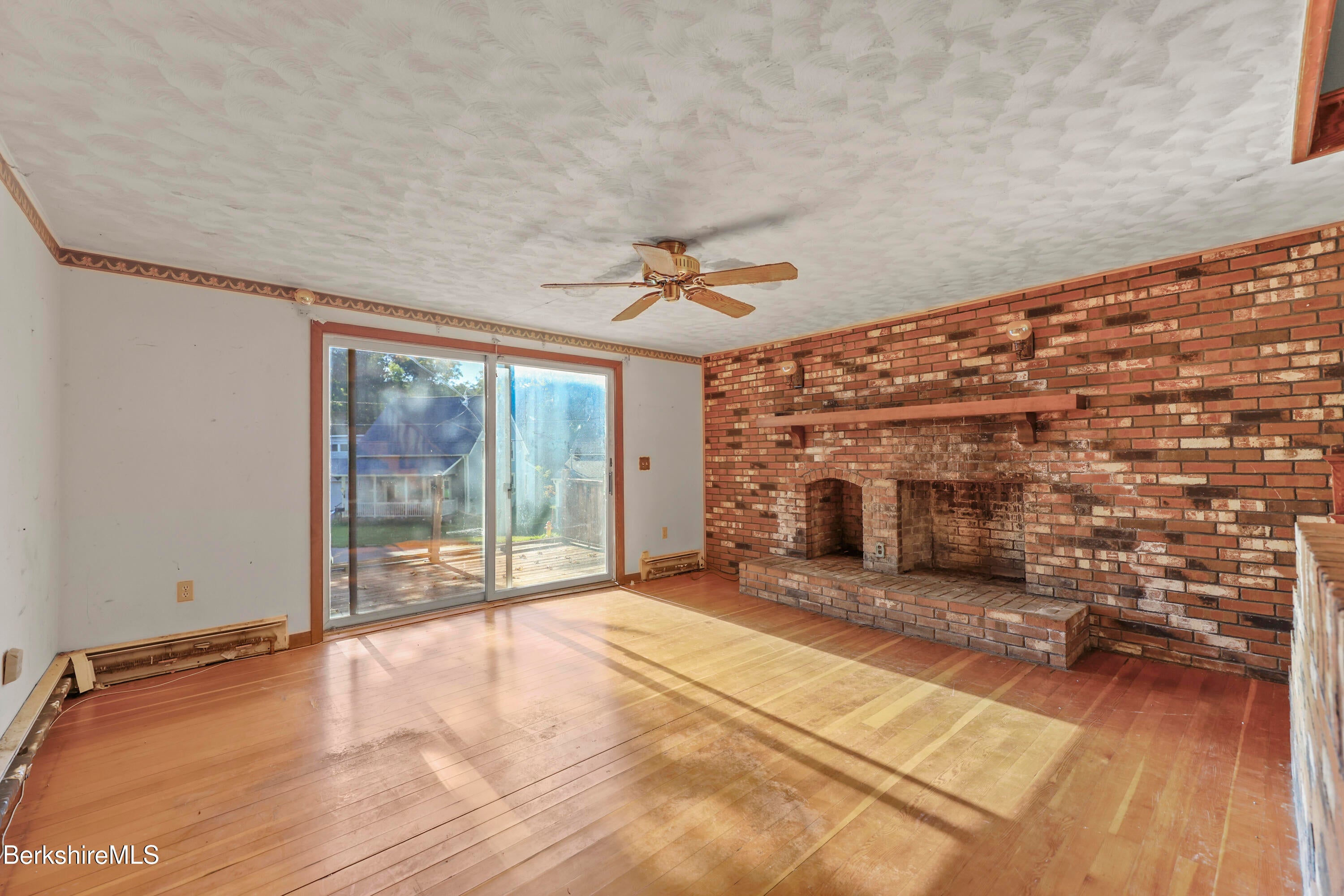 8 Lower Linden St