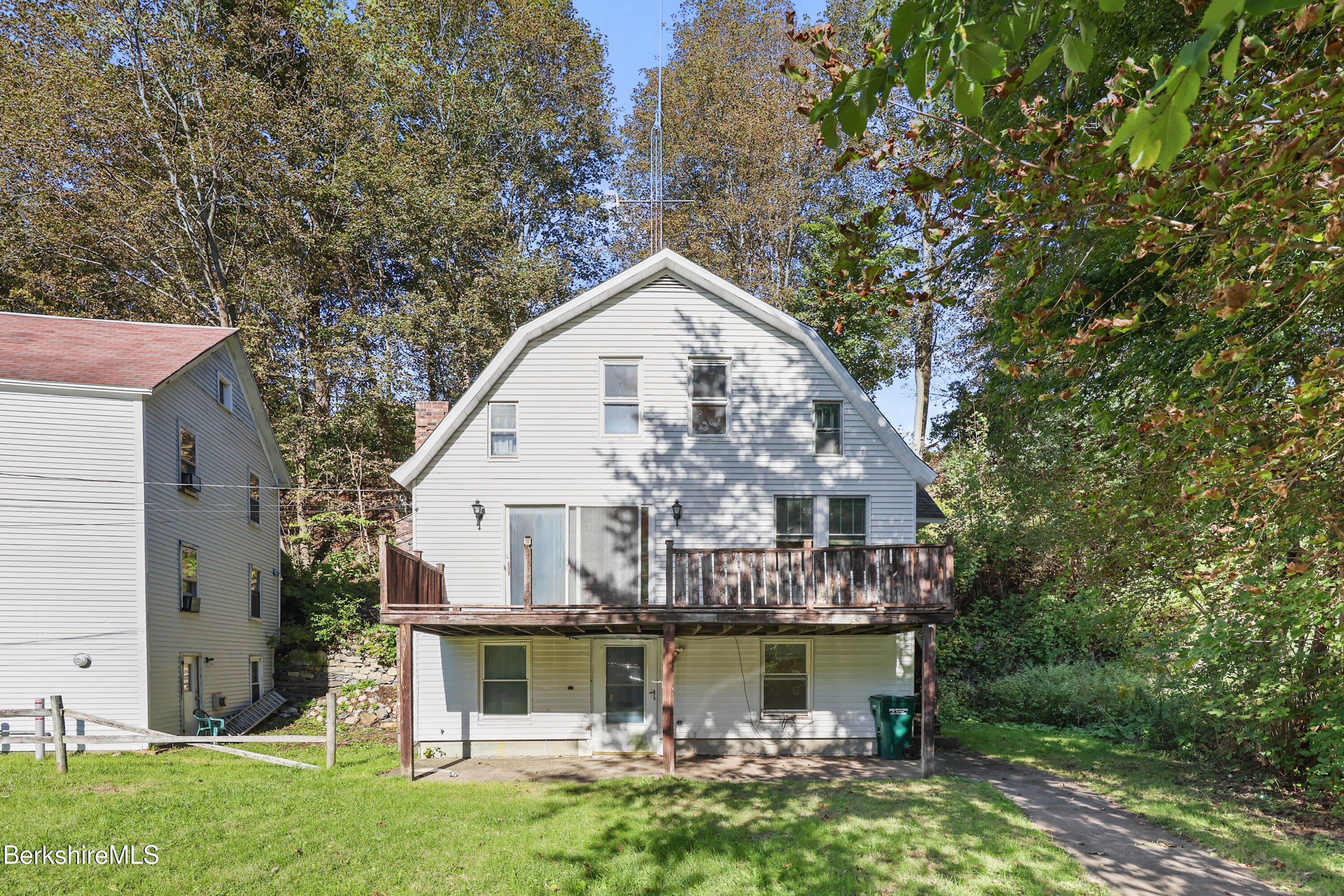 8 Lower Linden St