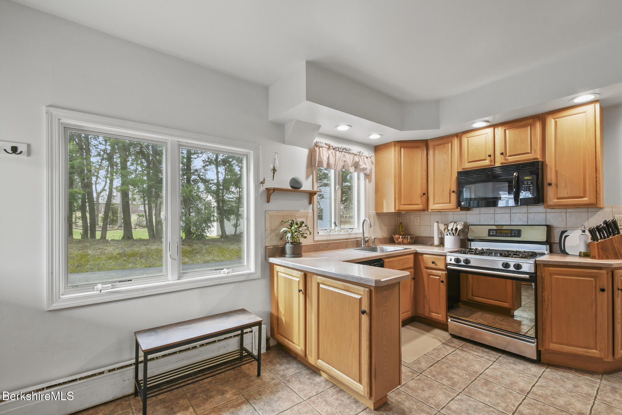 86 Orchard St, Adams, Massachusetts image 30