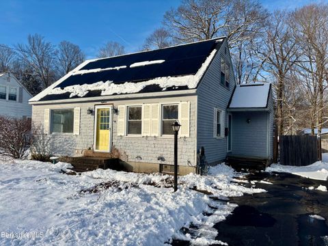 Homes For Sale - 18 Chestnut St<br/> Dalton, MA 01226