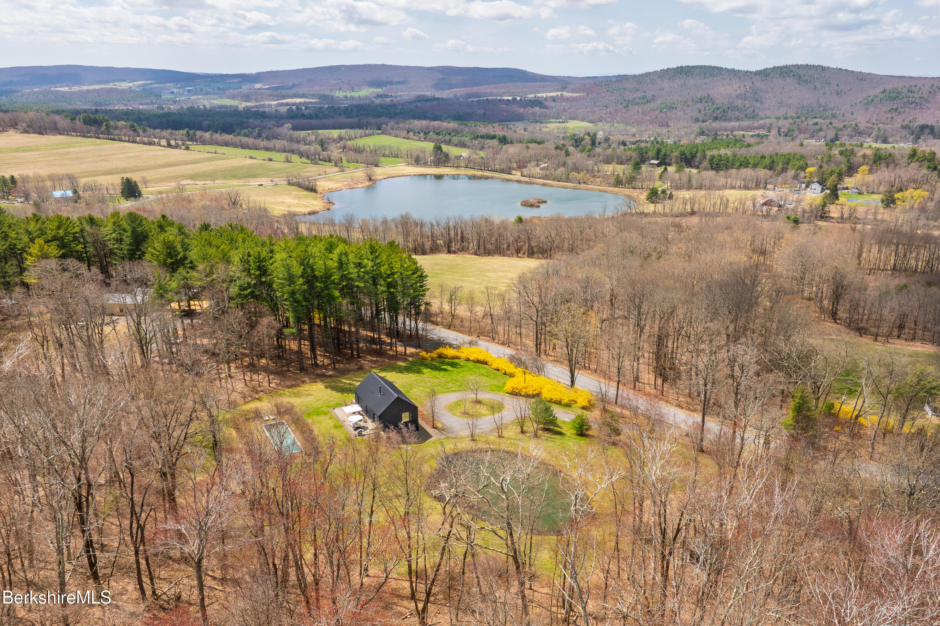 90 Overlook Dr, Hillsdale, New York image 4