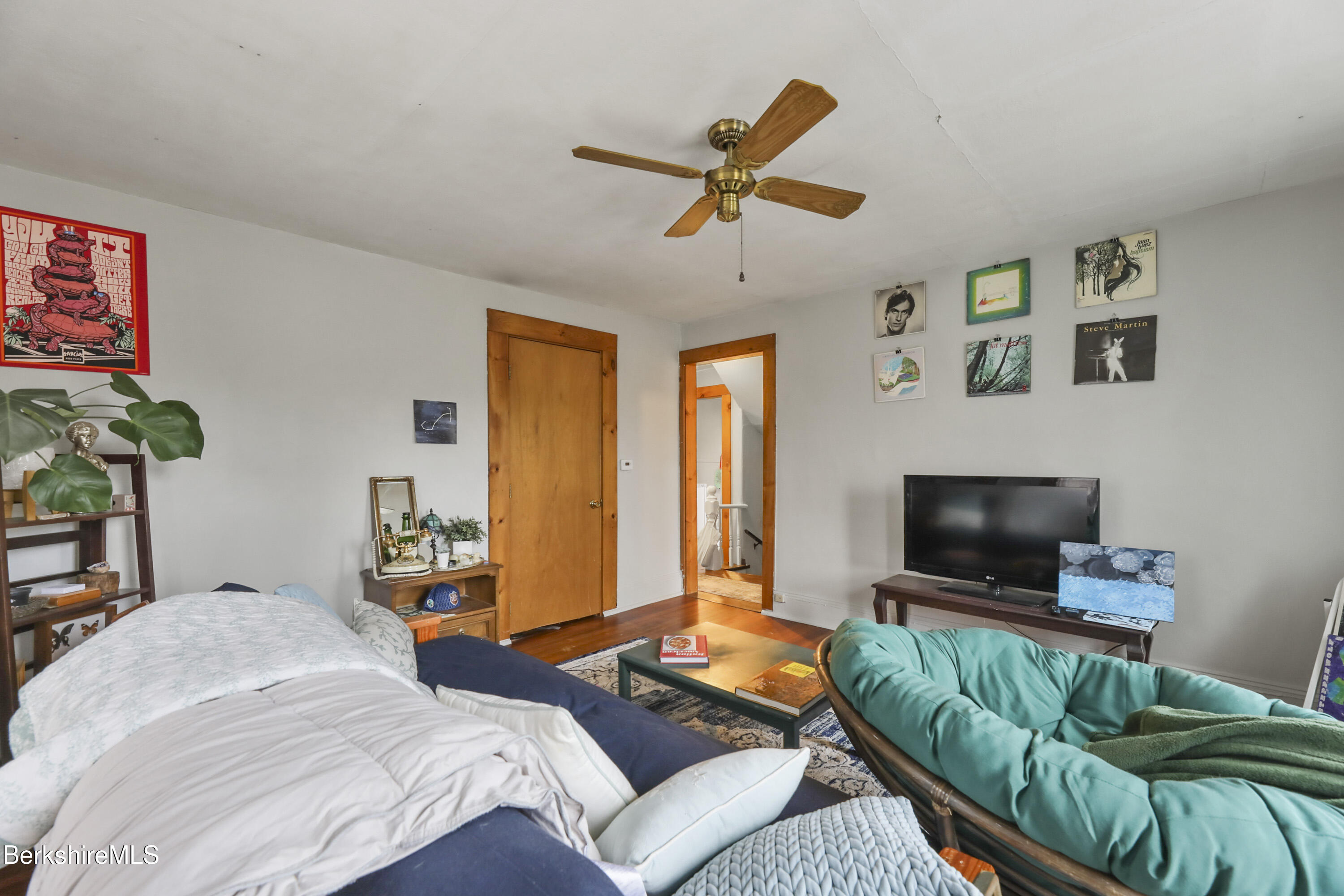 Lee, Massachusetts 01238, United States, 4 Bedrooms Bedrooms, ,2 BathroomsBathrooms,Residential,Pending,102086