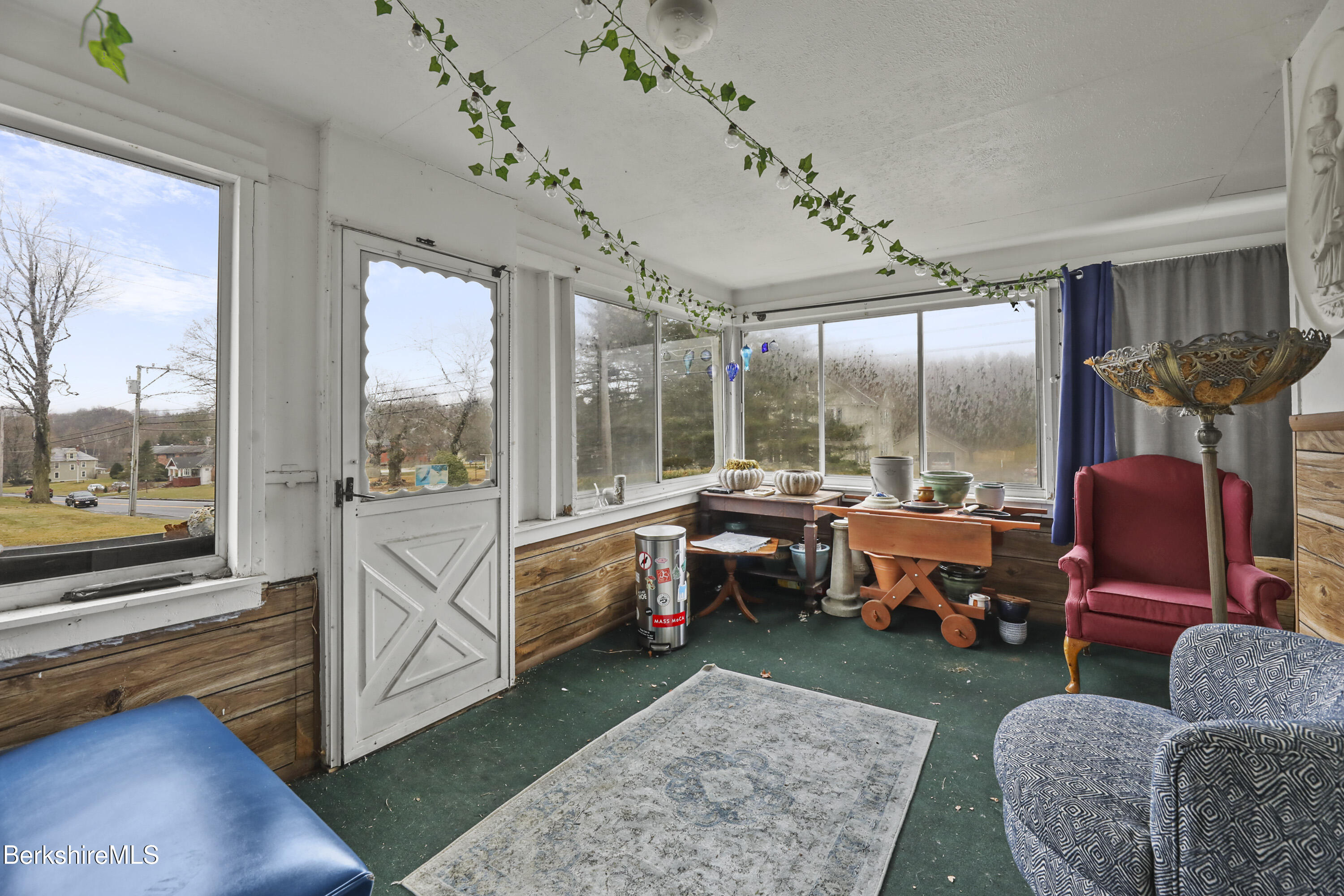Lee, Massachusetts 01238, United States, 4 Bedrooms Bedrooms, ,2 BathroomsBathrooms,Residential,Pending,102086