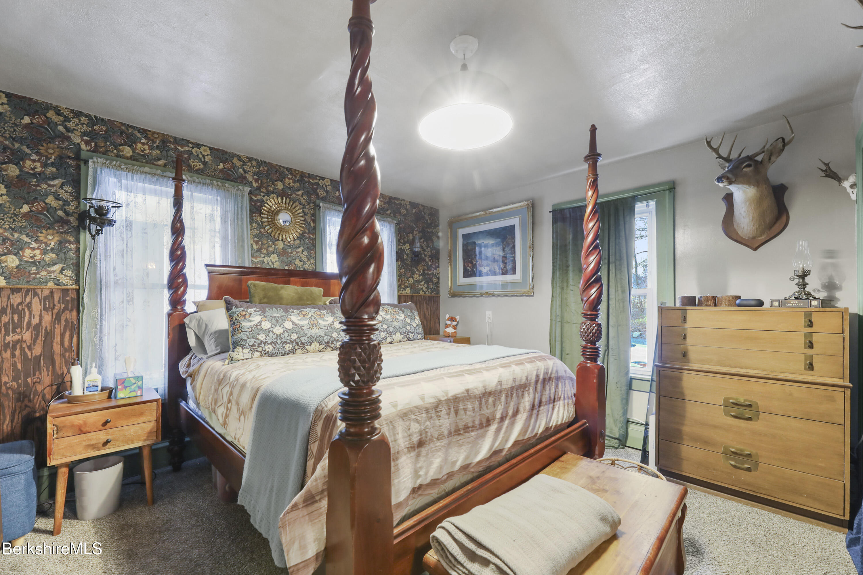Lee, Massachusetts 01238, United States, 4 Bedrooms Bedrooms, ,2 BathroomsBathrooms,Residential,Pending,102086