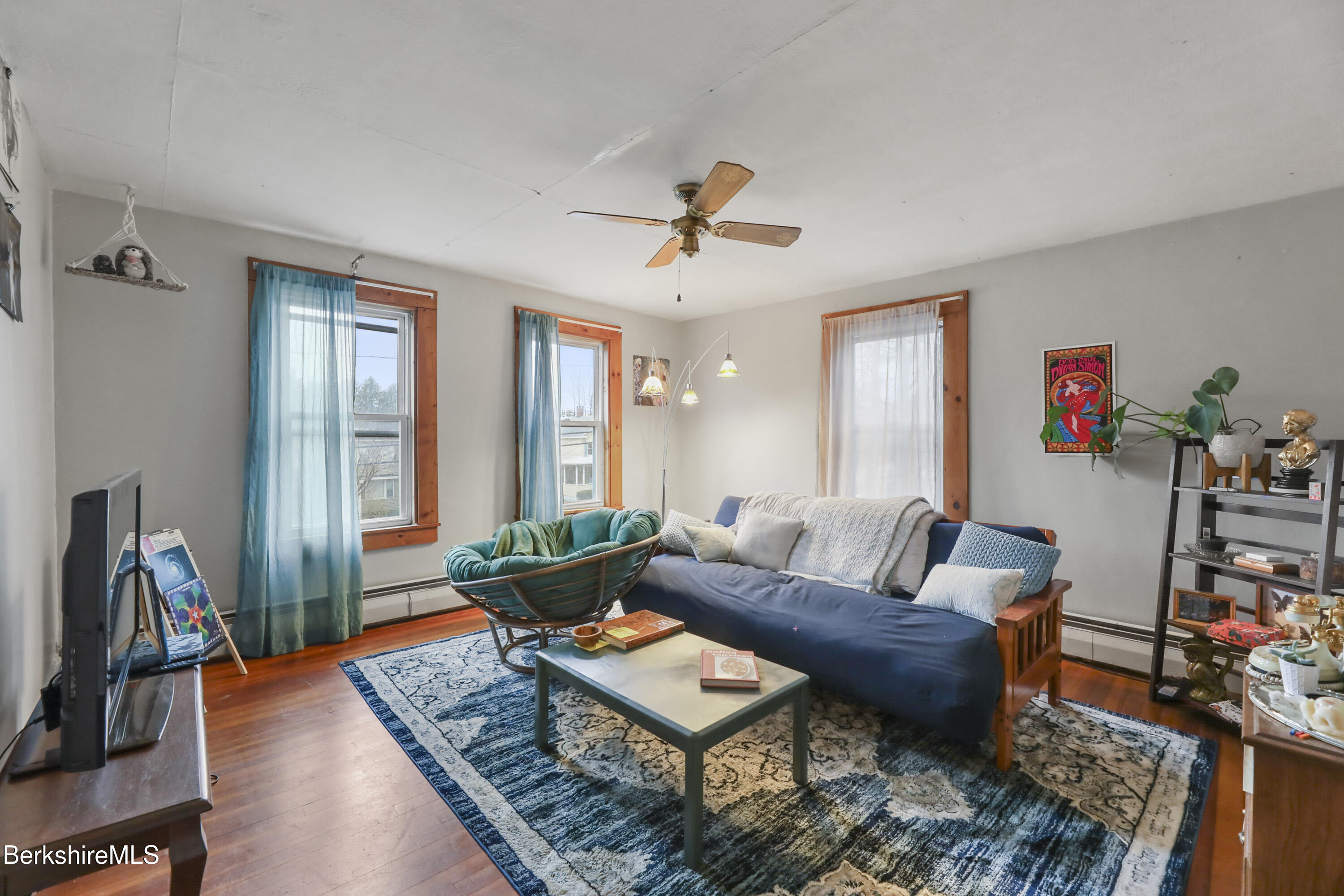 Lee, Massachusetts 01238, United States, 4 Bedrooms Bedrooms, ,2 BathroomsBathrooms,Residential,Pending,102086