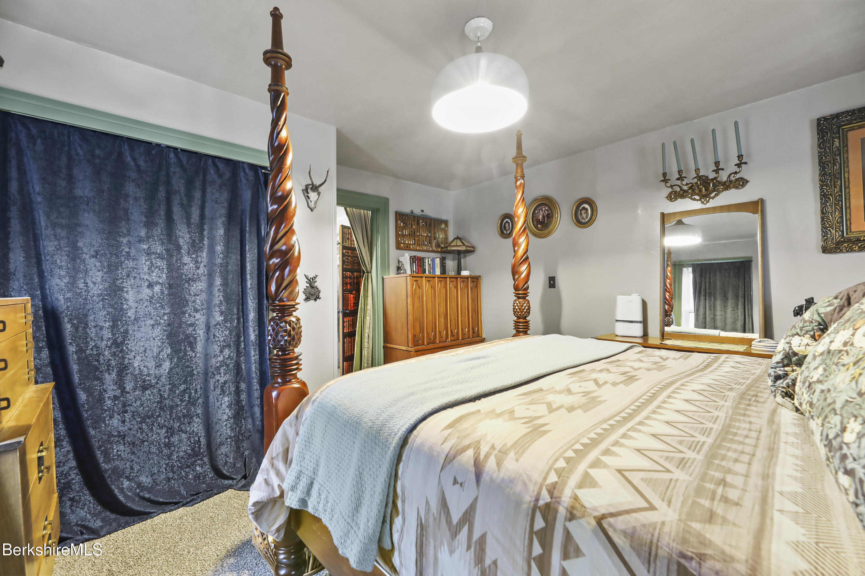Lee, Massachusetts 01238, United States, 4 Bedrooms Bedrooms, ,2 BathroomsBathrooms,Residential,Pending,102086