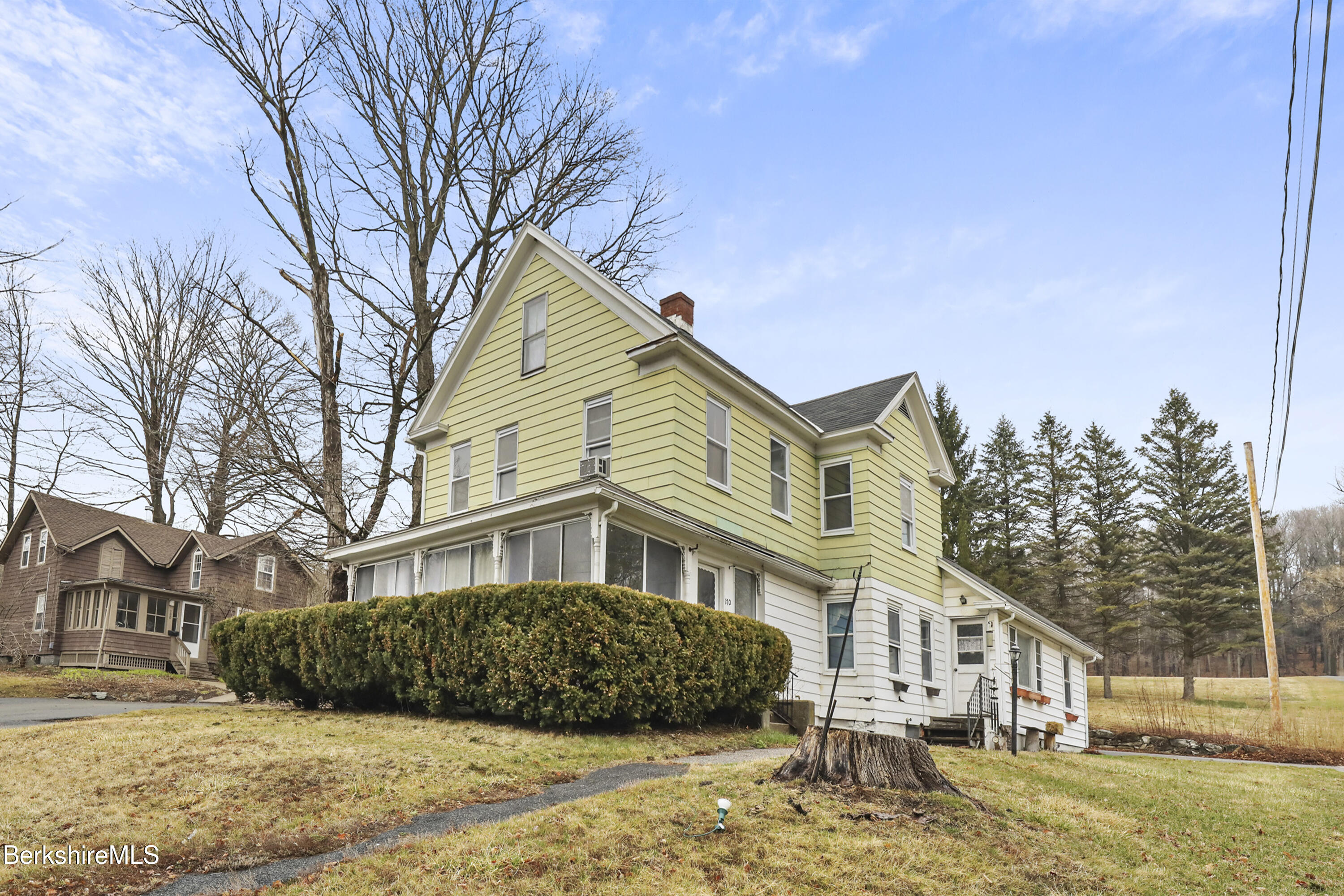 Lee, Massachusetts 01238, United States, 4 Bedrooms Bedrooms, ,2 BathroomsBathrooms,Residential,Pending,102086